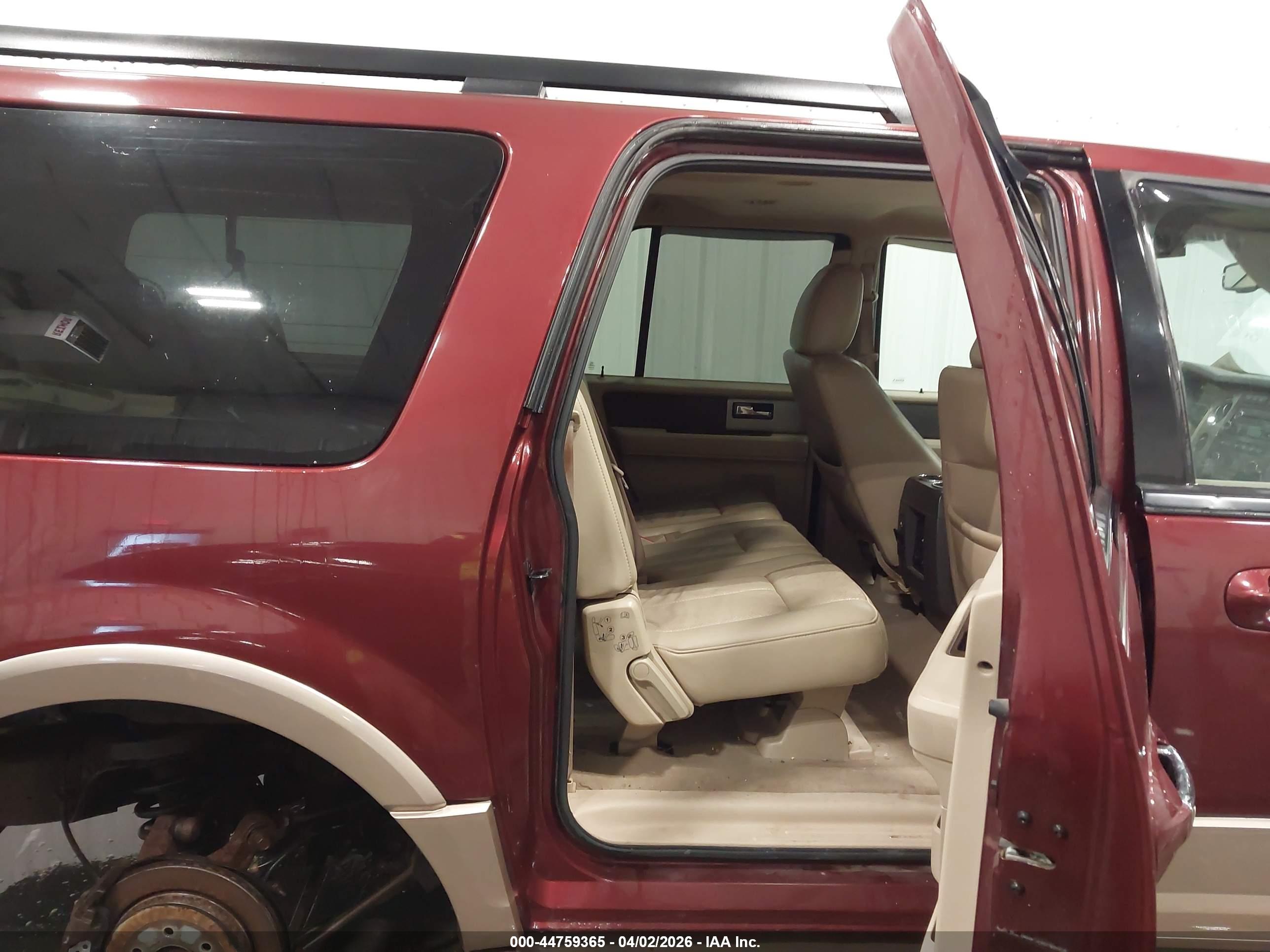 FORD EXPEDITION image 8