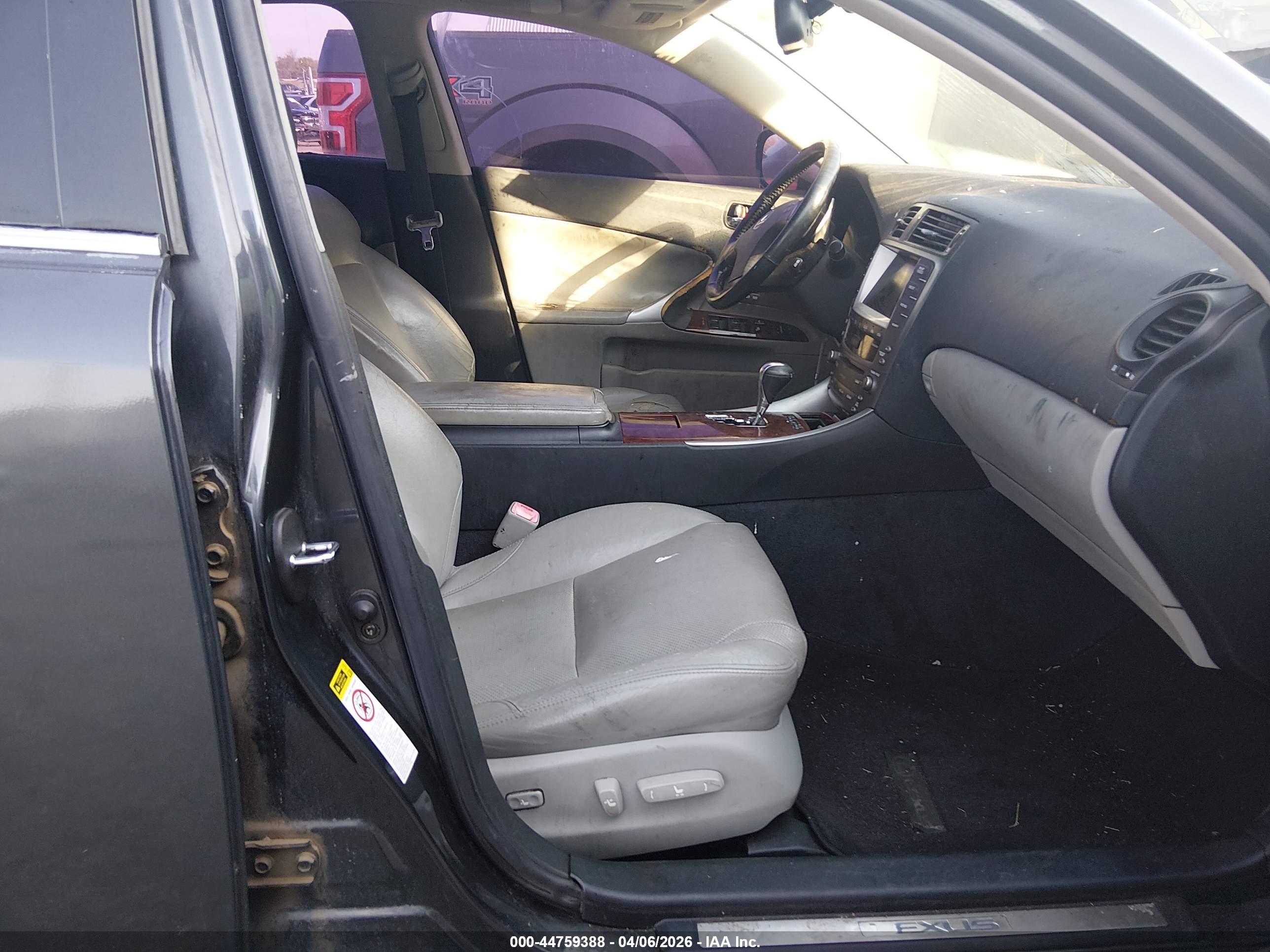 LEXUS IS image 5