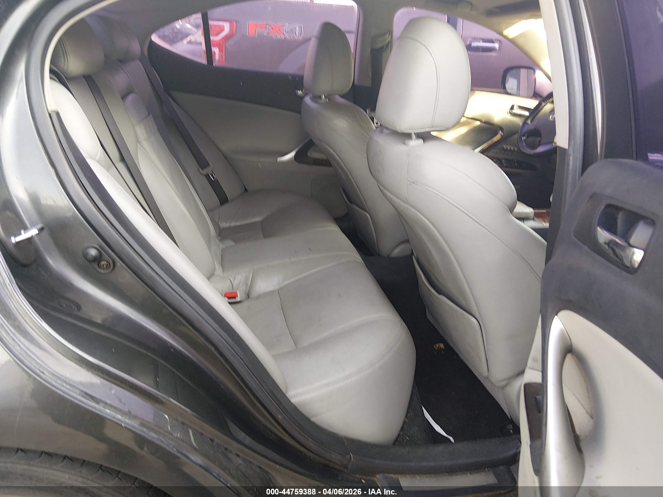 LEXUS IS image 8