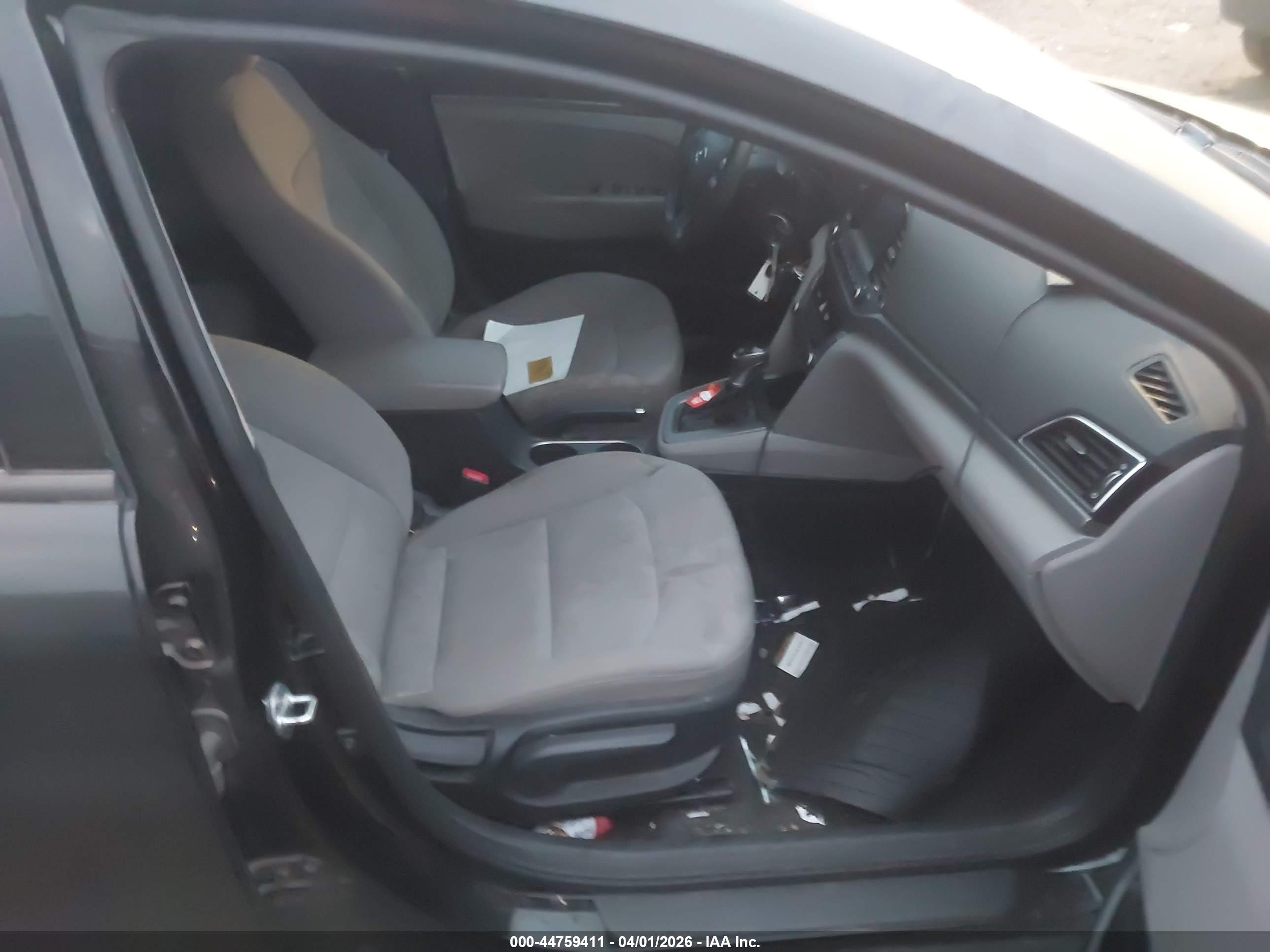 HYUNDAI ELANTRA image 5