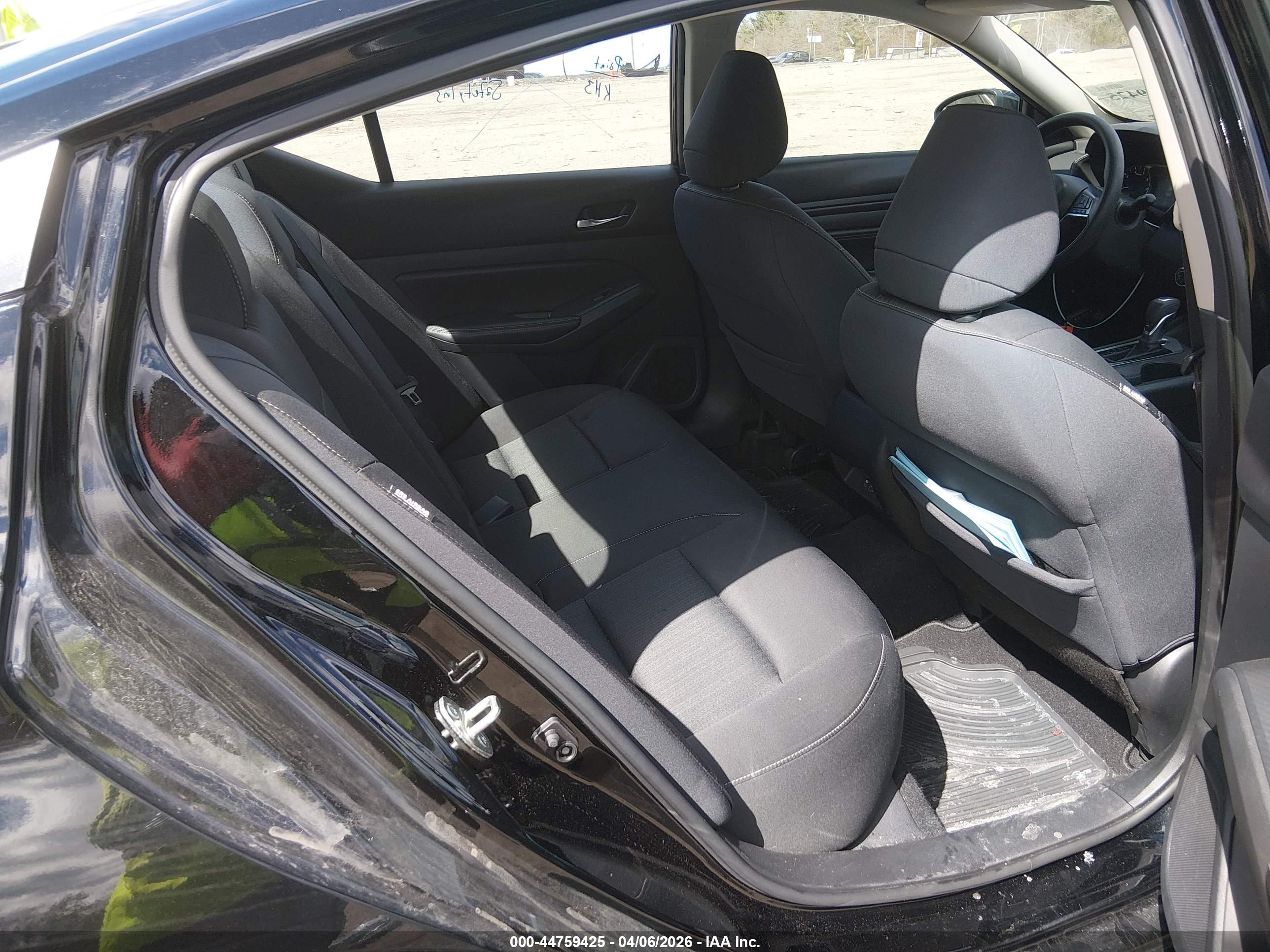 NISSAN ALTIMA image 8