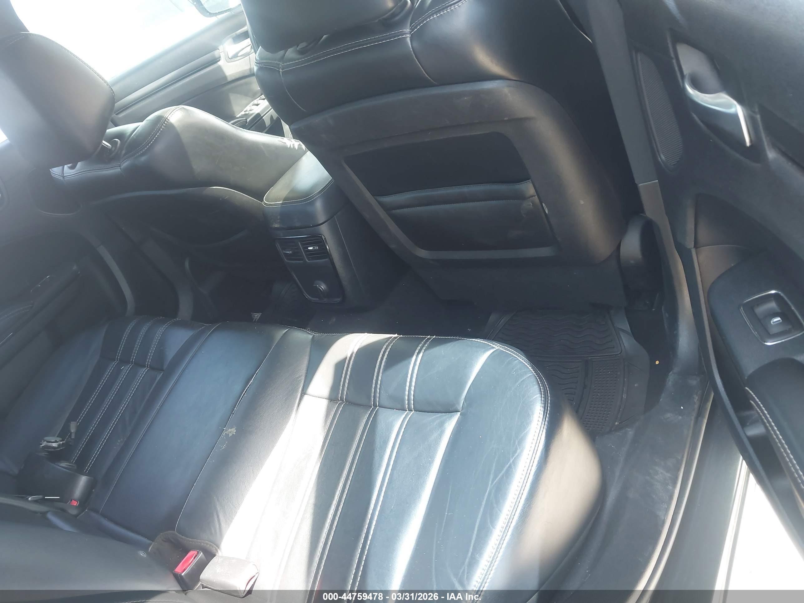 CHRYSLER 300 image 8