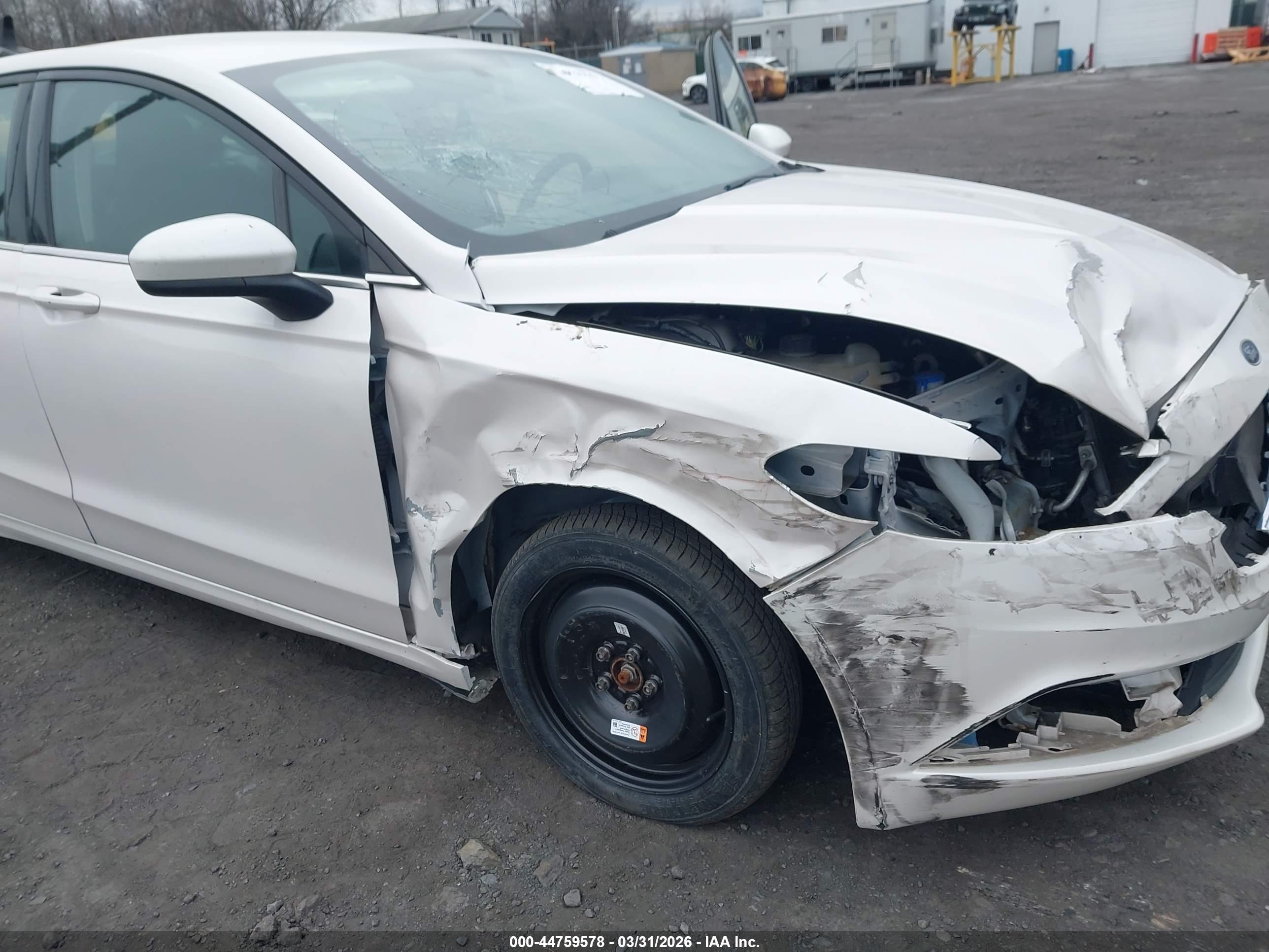 FORD FUSION image 6