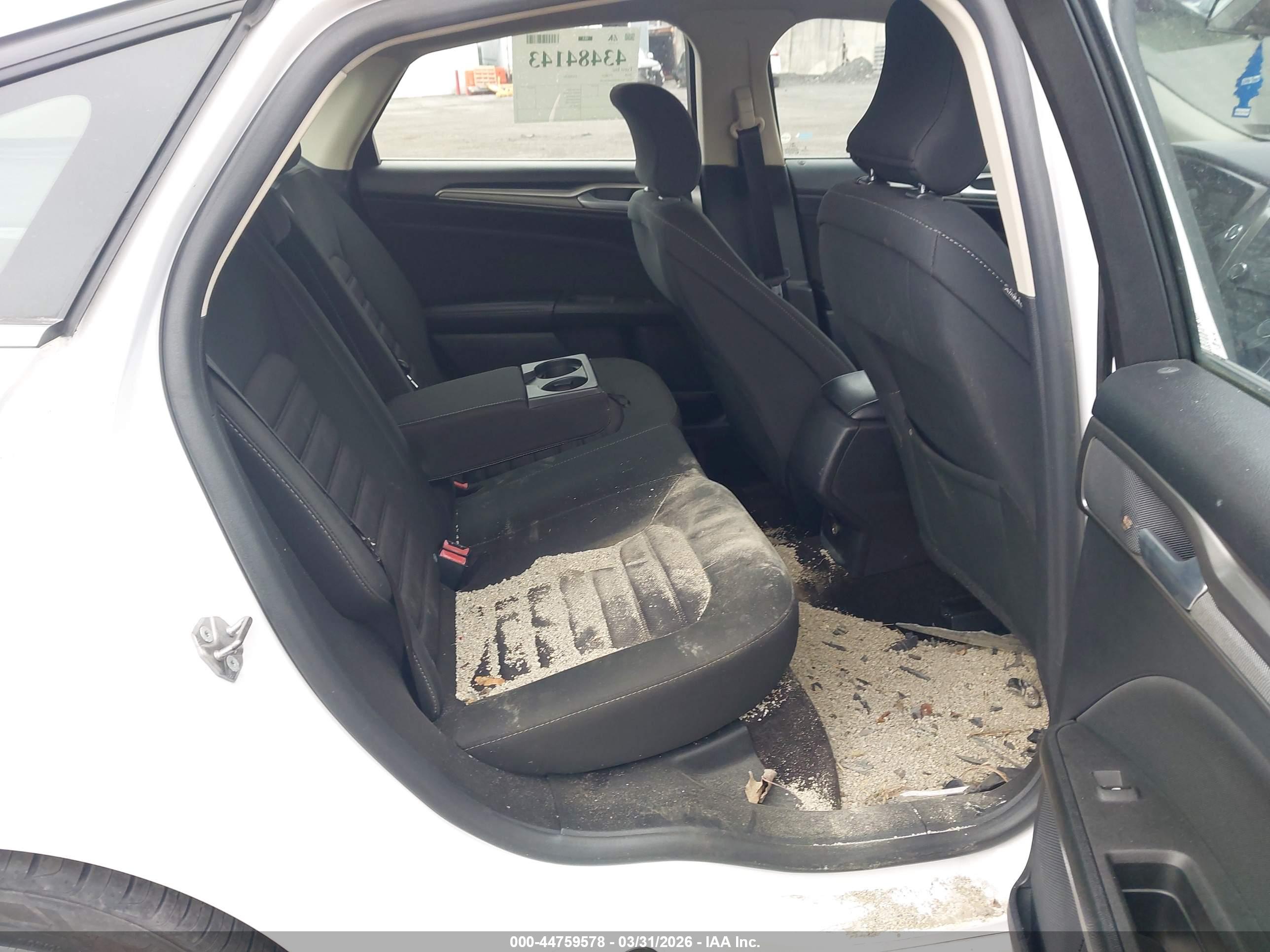 FORD FUSION image 8