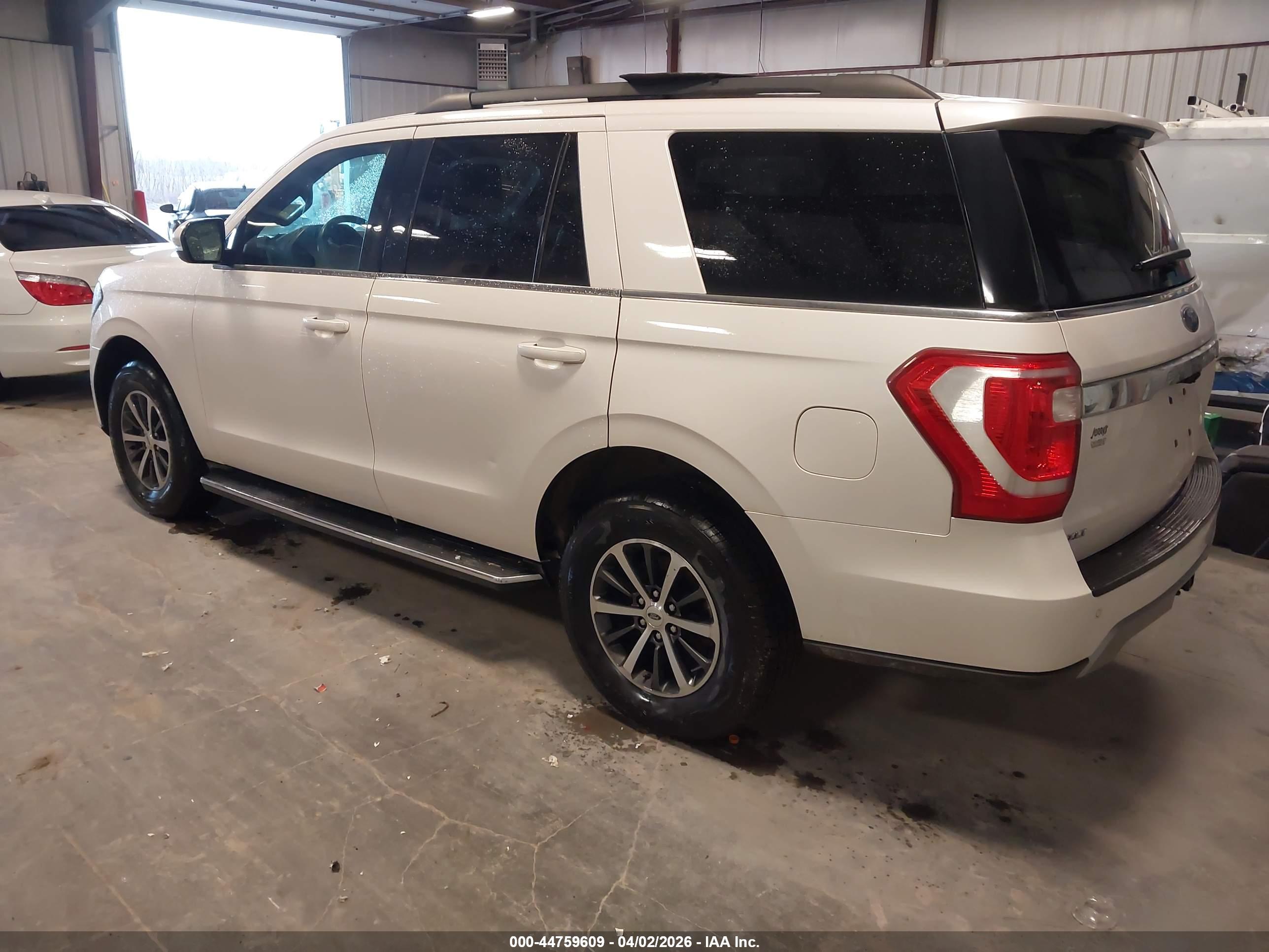 FORD EXPEDITION image 3