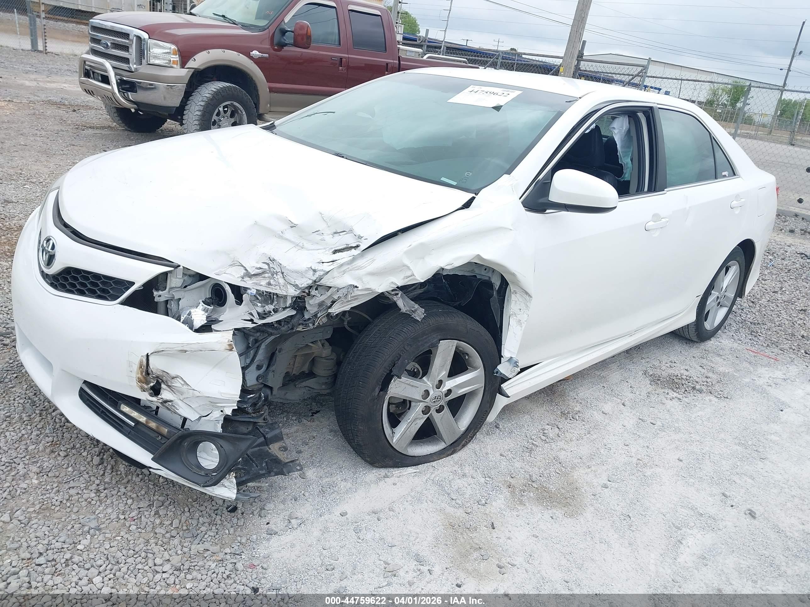 TOYOTA CAMRY image 2