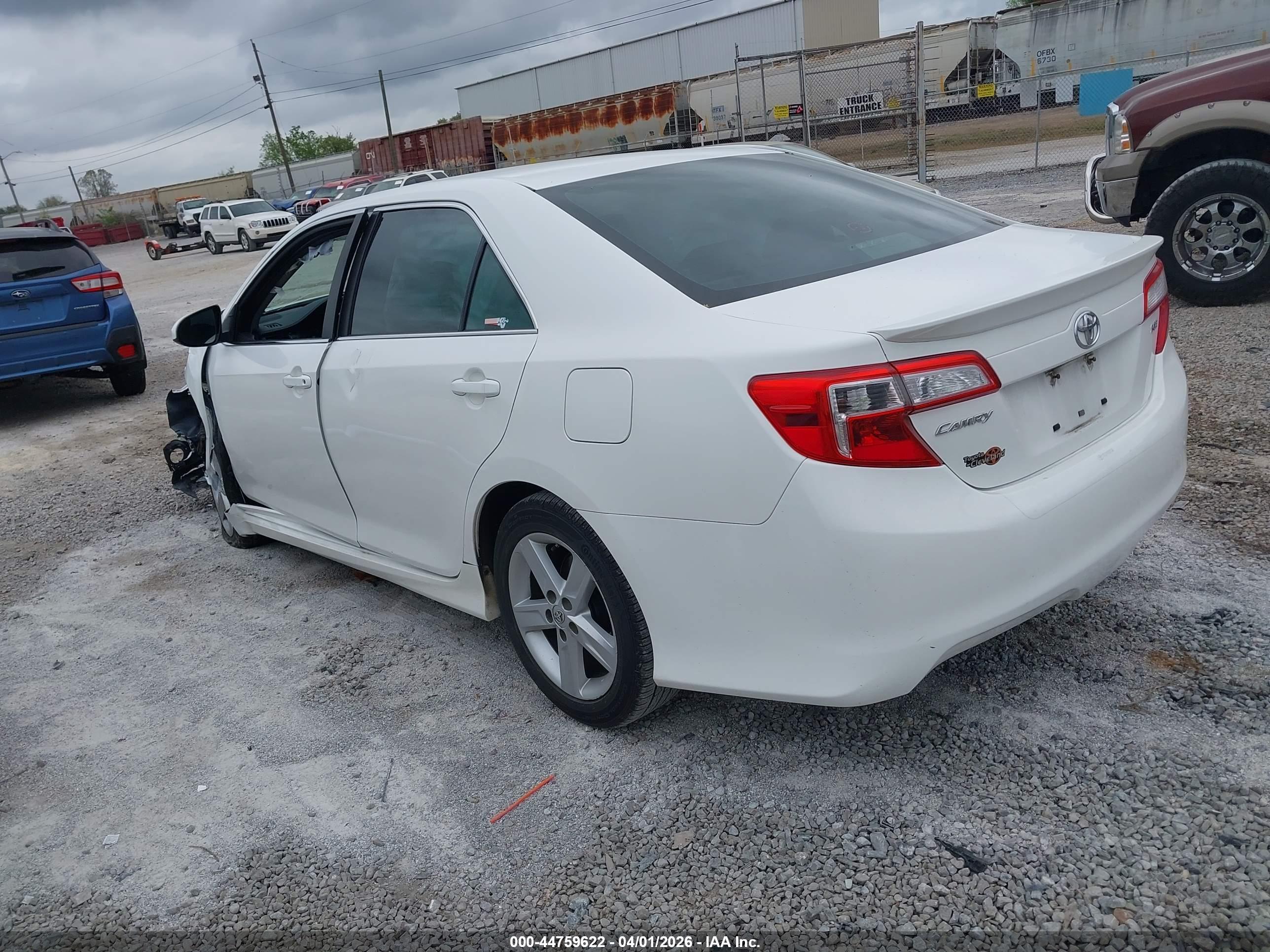 TOYOTA CAMRY image 3