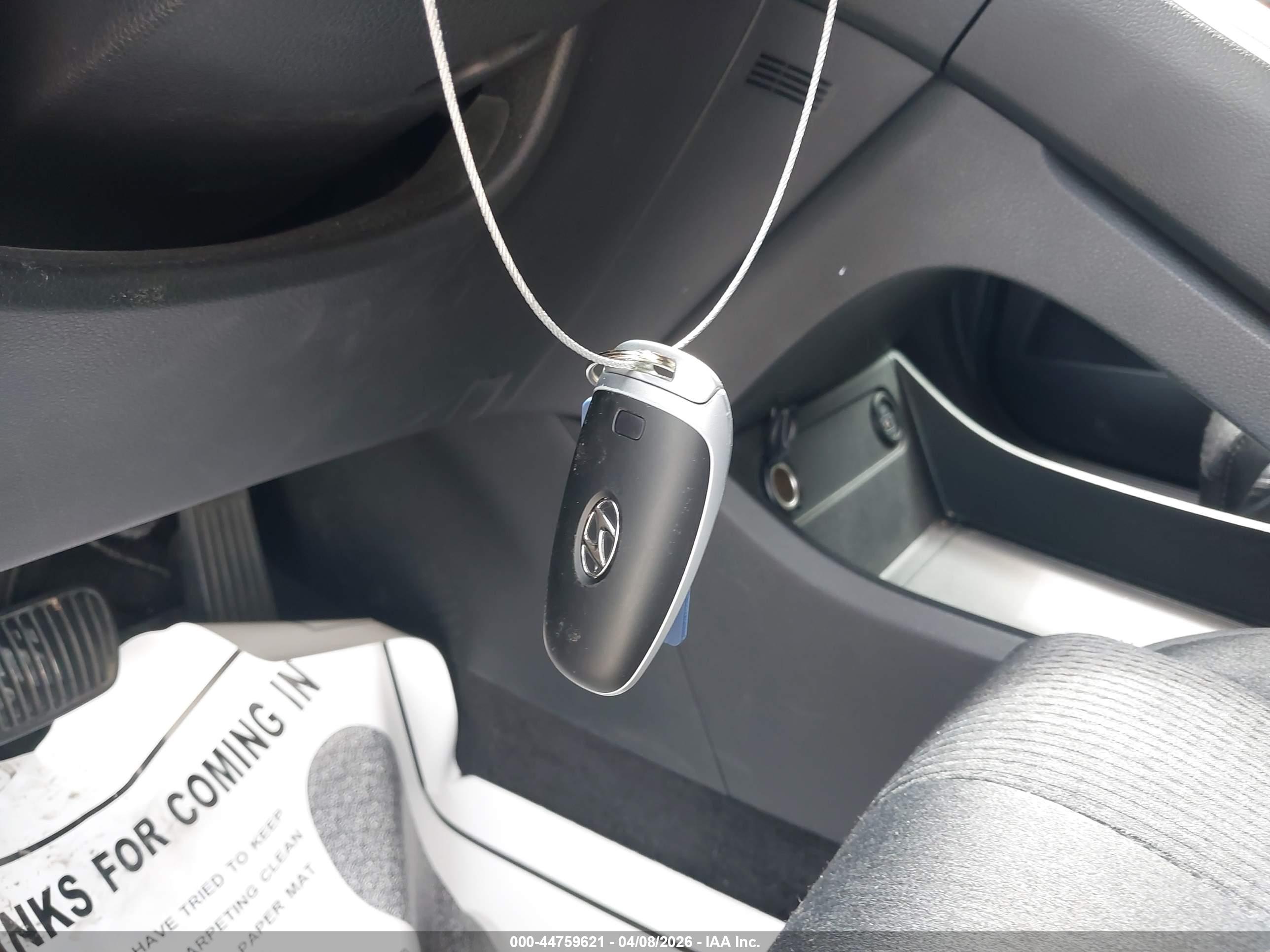 HYUNDAI SANTA image 11