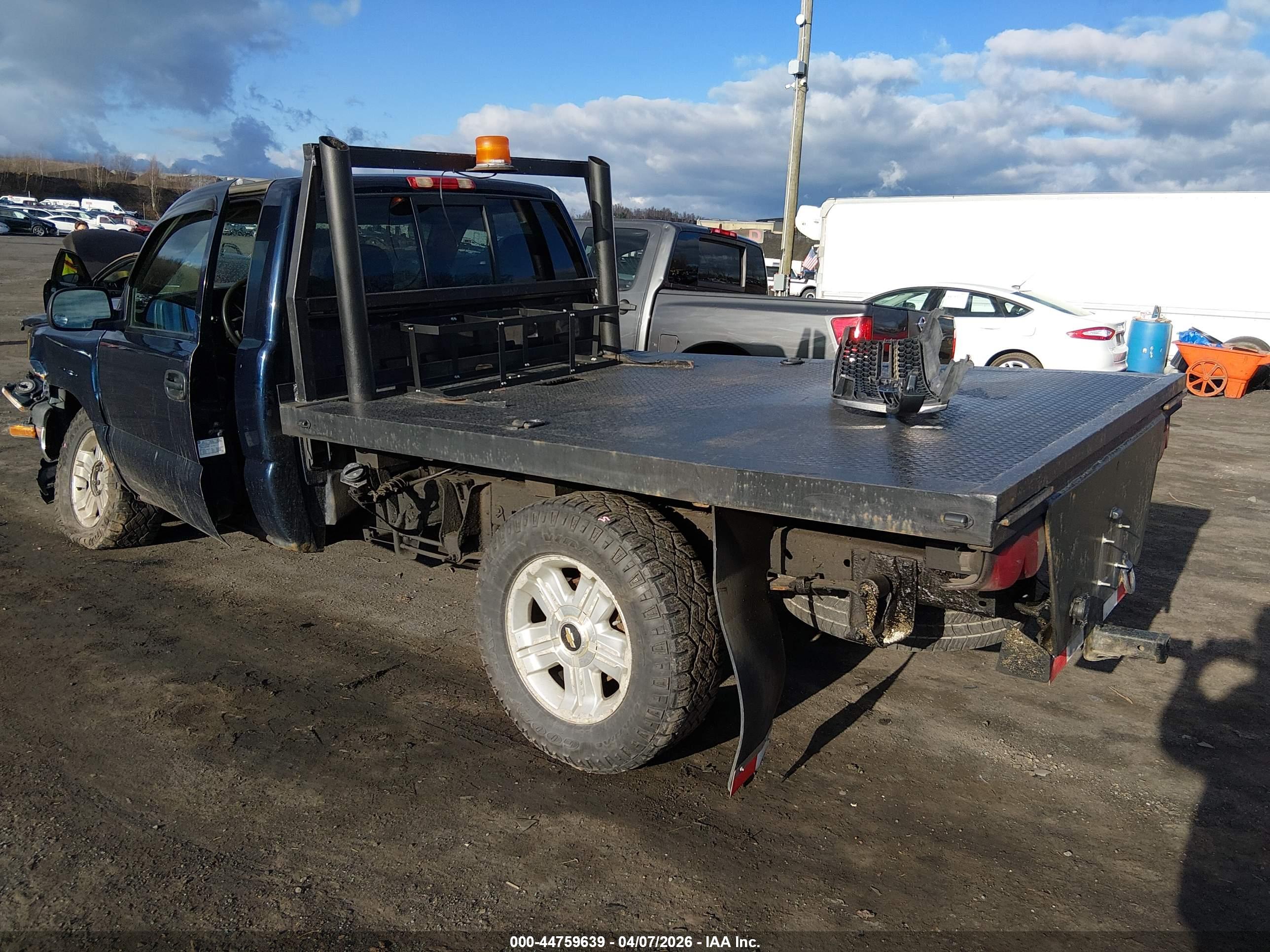 CHEVROLET SILVERADO image 3