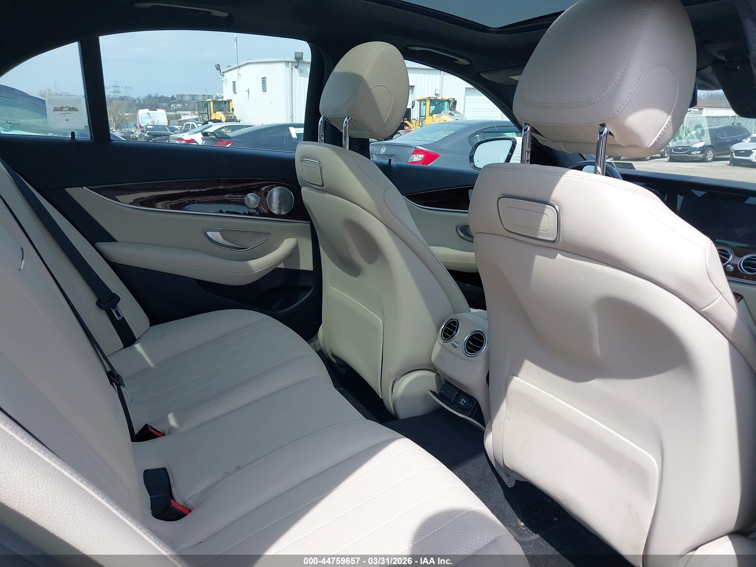 MERCEDES-BENZ E image 8