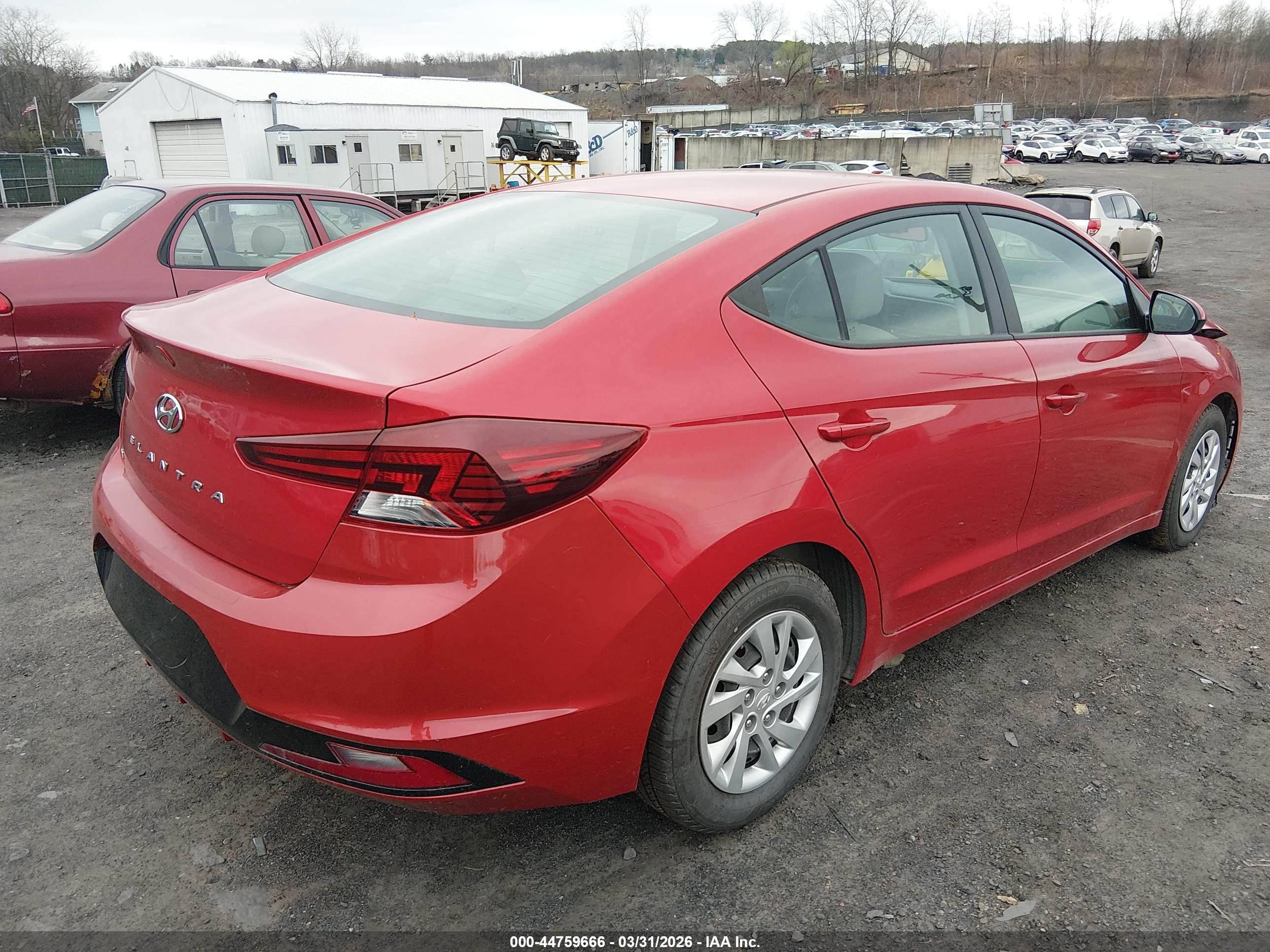 HYUNDAI ELANTRA image 4