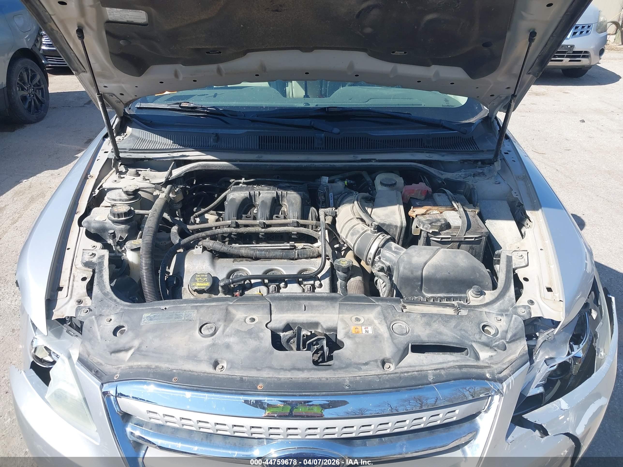 FORD TAURUS image 10