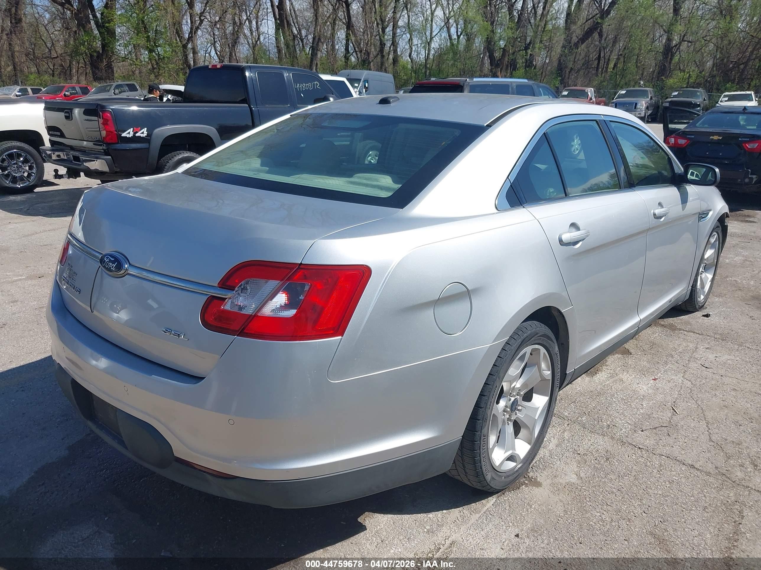 FORD TAURUS image 4