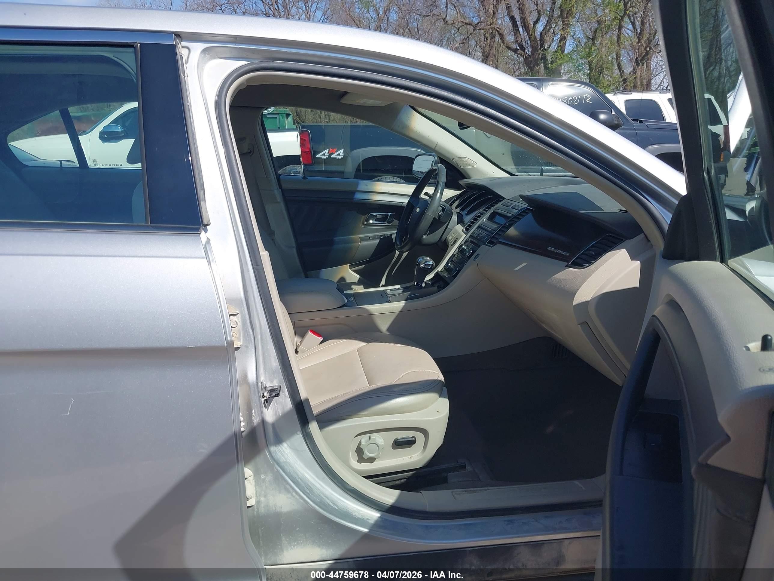 FORD TAURUS image 5