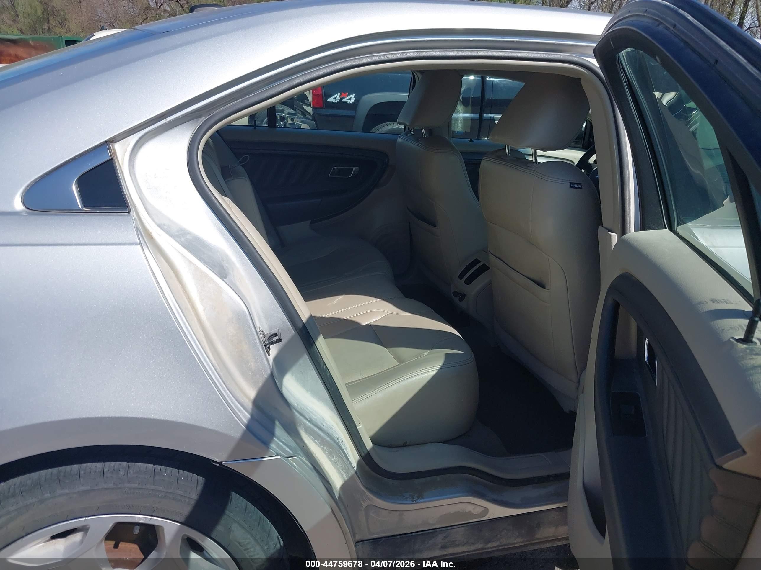 FORD TAURUS image 8