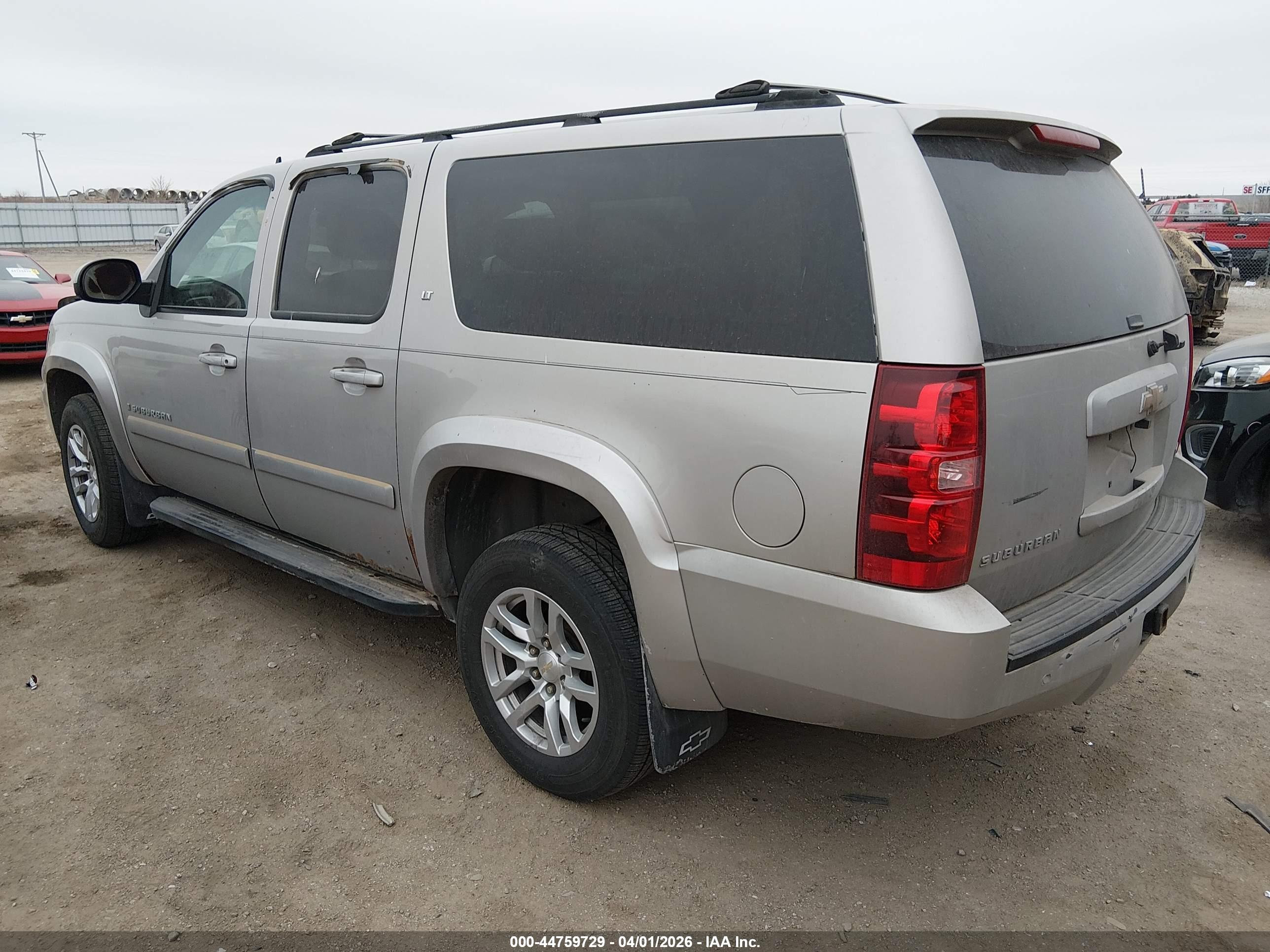 CHEVROLET SUBURBAN image 3