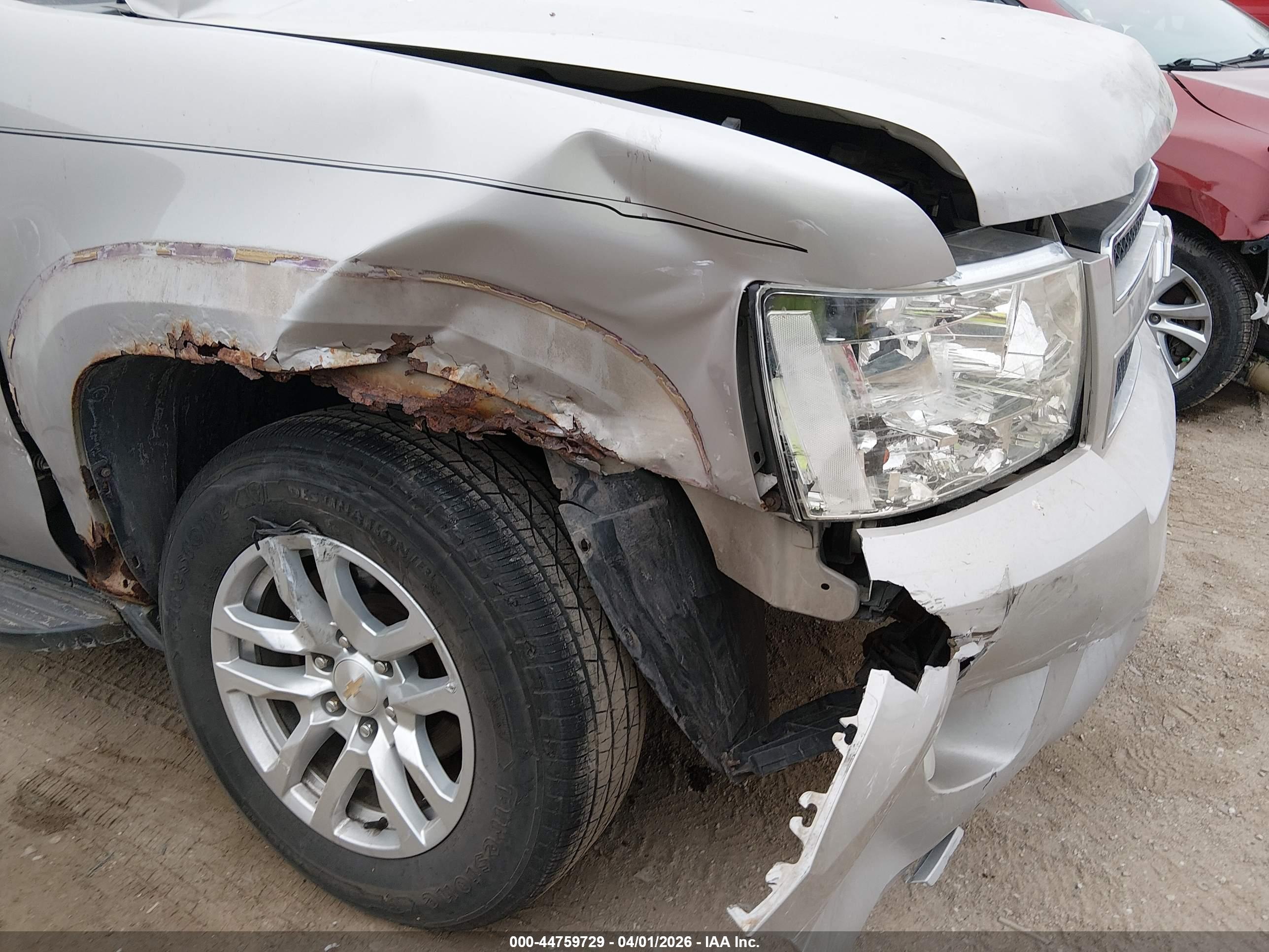 CHEVROLET SUBURBAN image 6