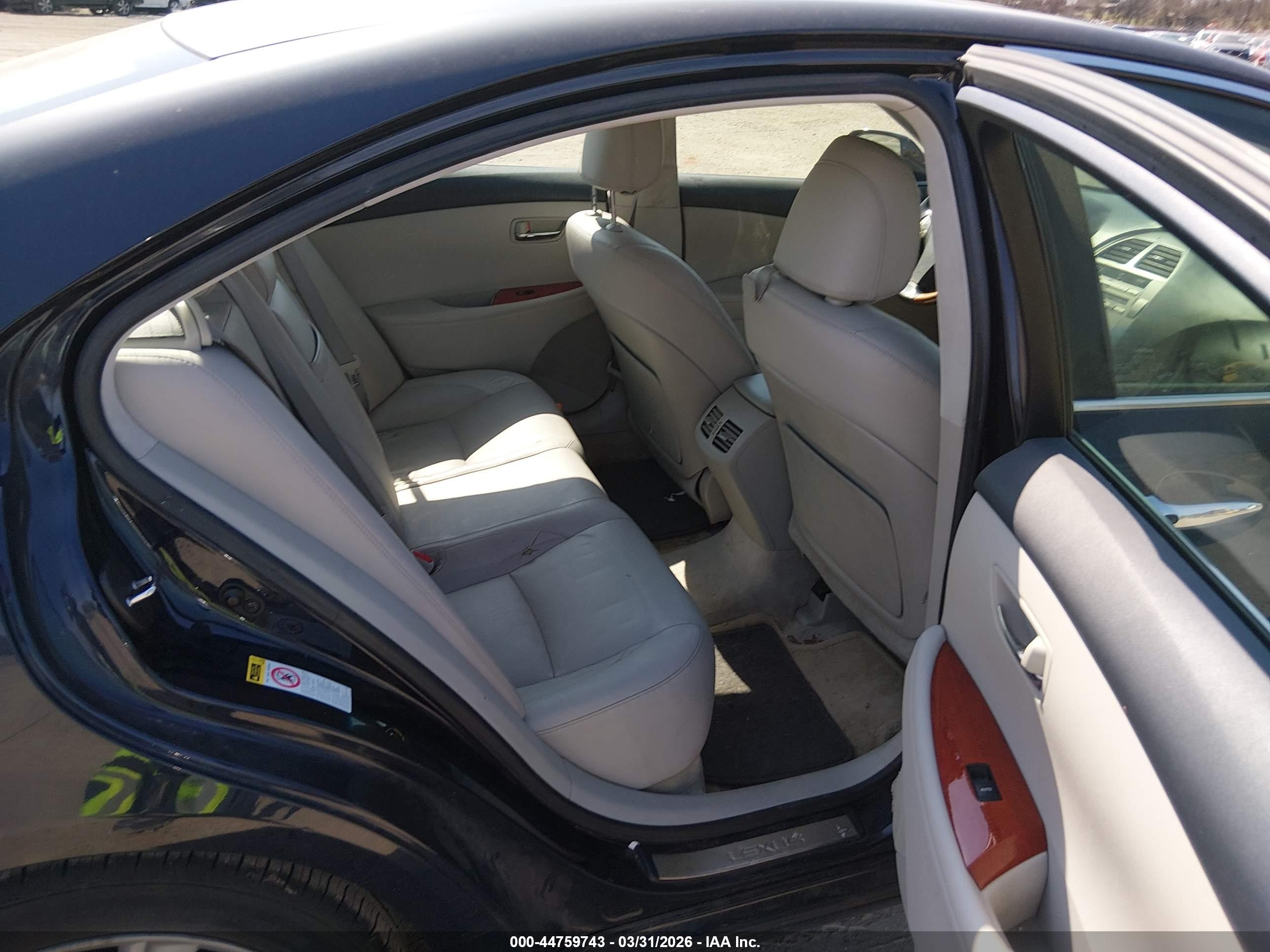 LEXUS ES image 8