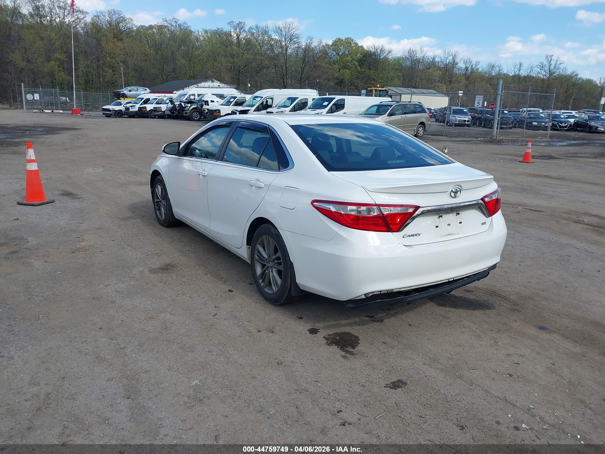 TOYOTA CAMRY image 3