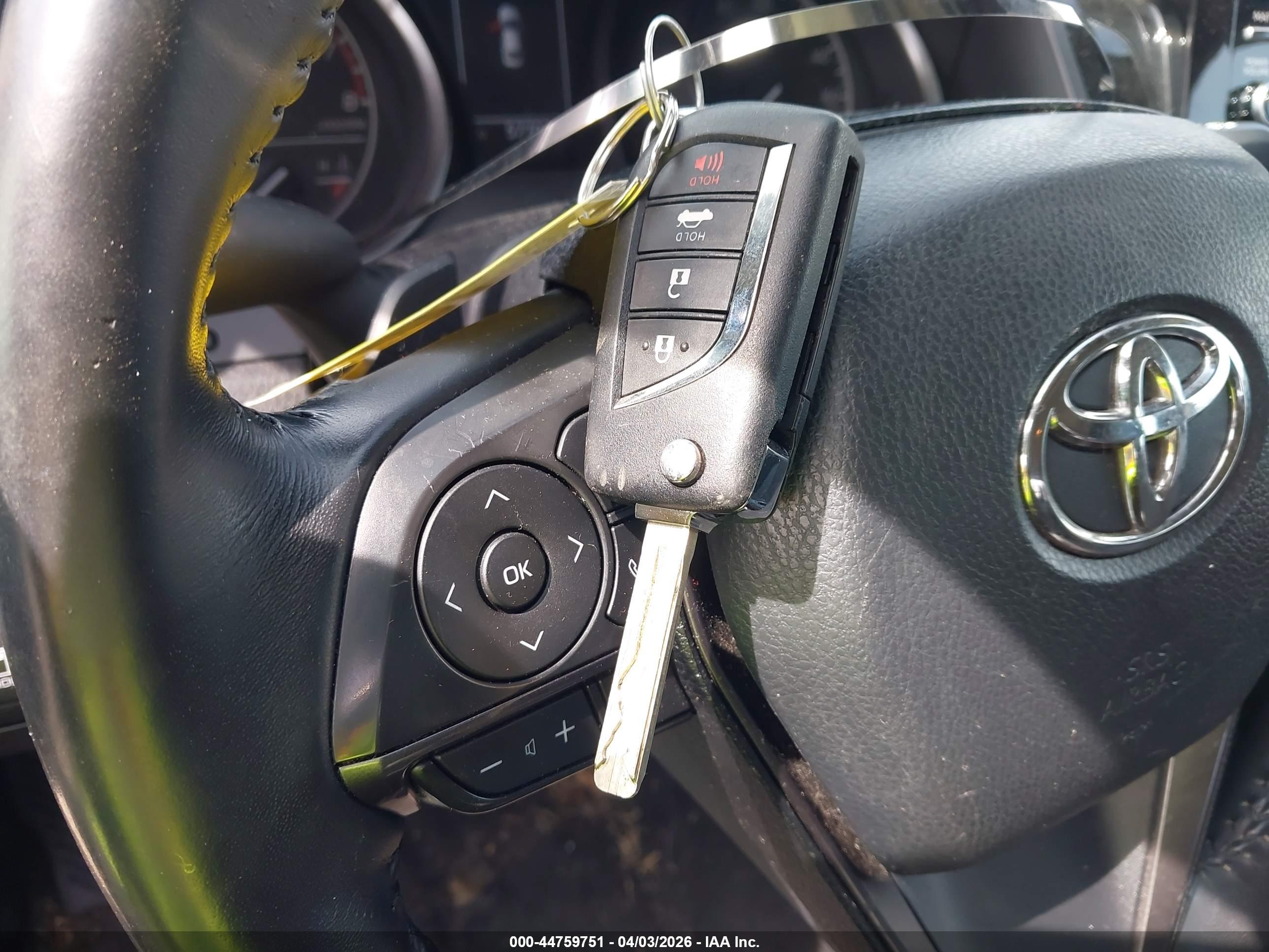 TOYOTA CAMRY image 11