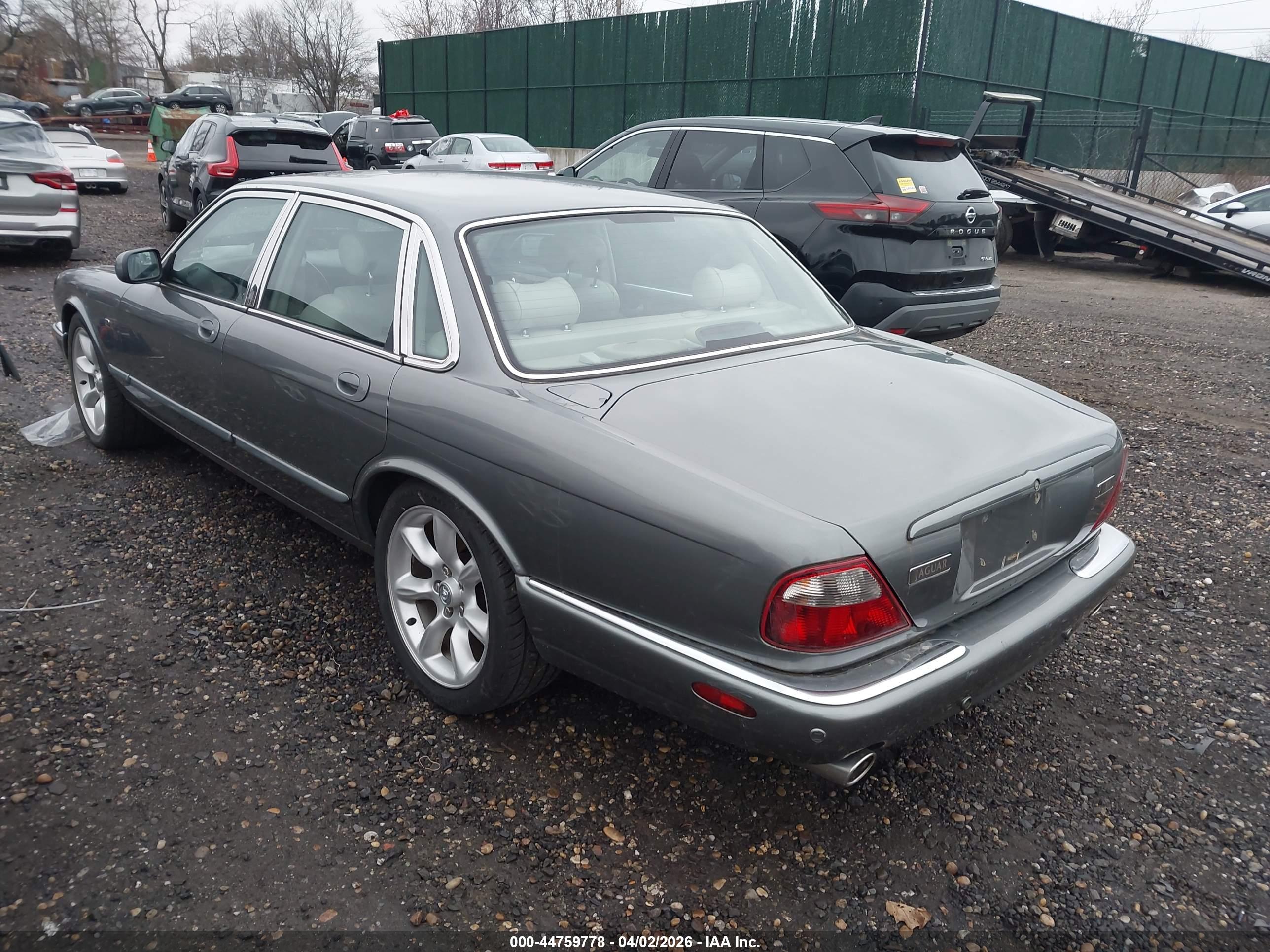 JAGUAR XJ image 3