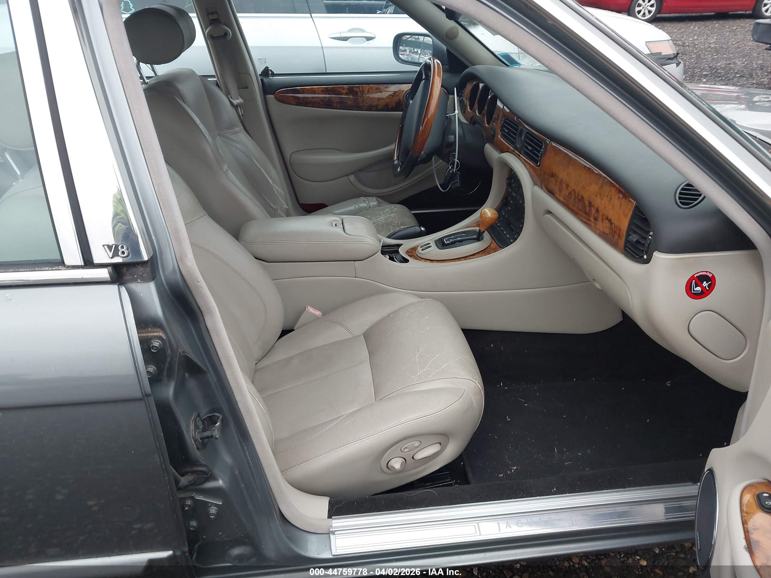 JAGUAR XJ image 5
