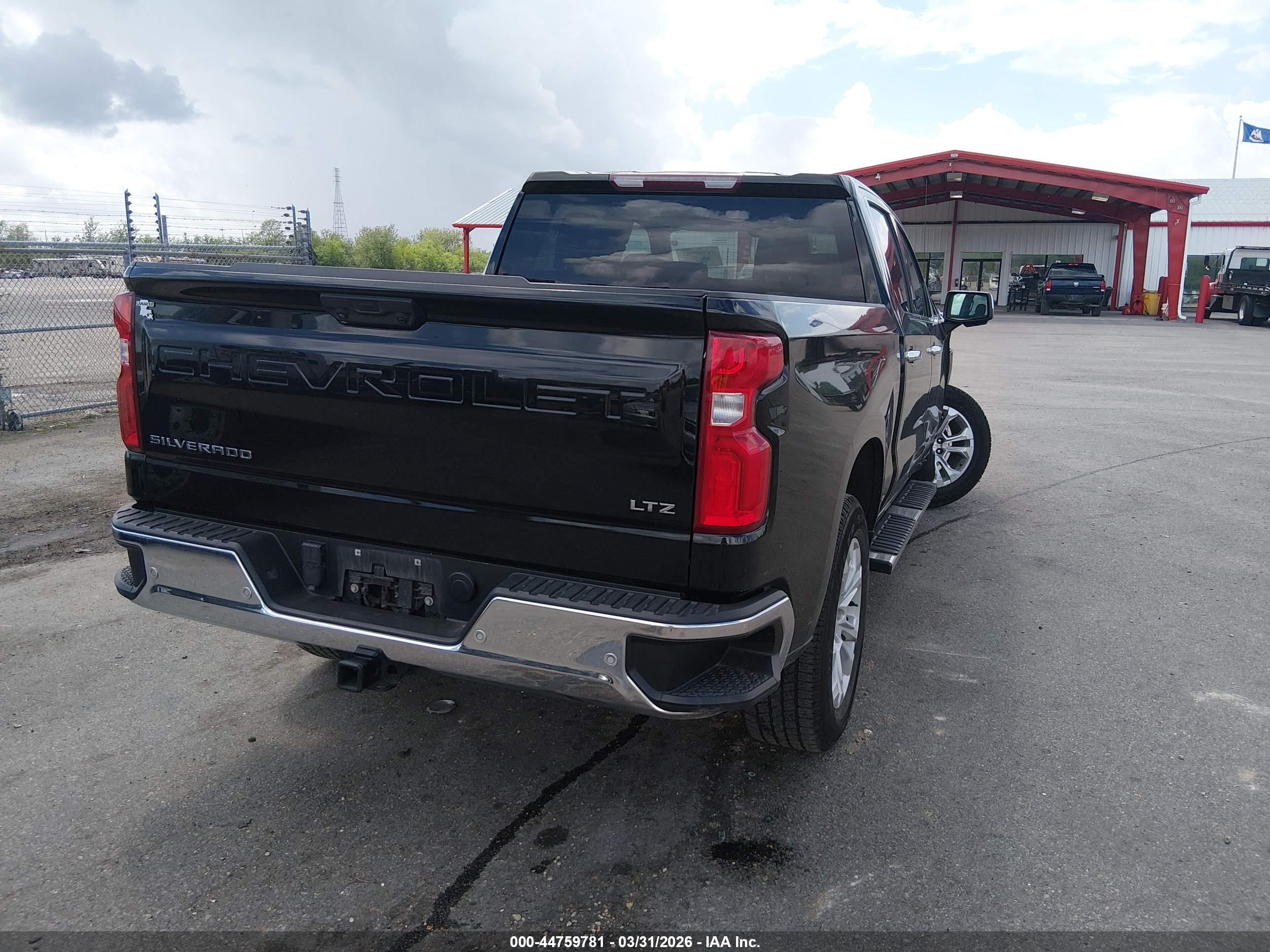 CHEVROLET SILVERADO image 4