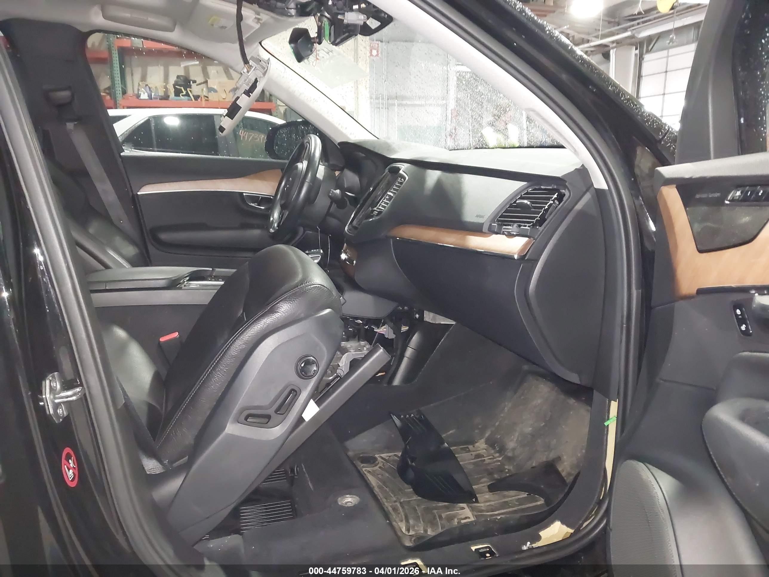 VOLVO XC90 image 5
