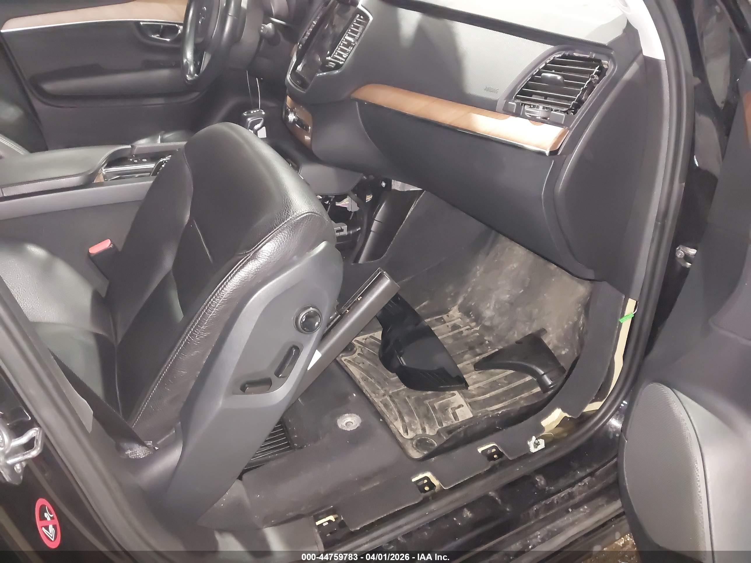 VOLVO XC90 image 6