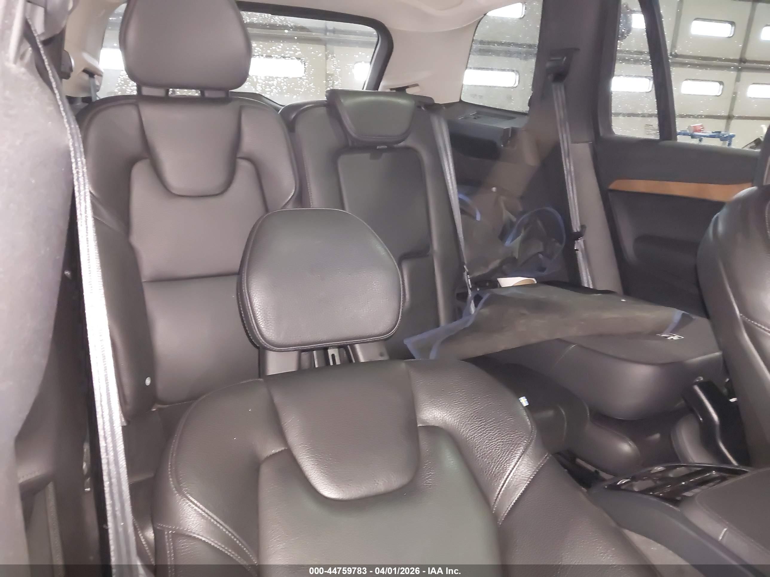 VOLVO XC90 image 8