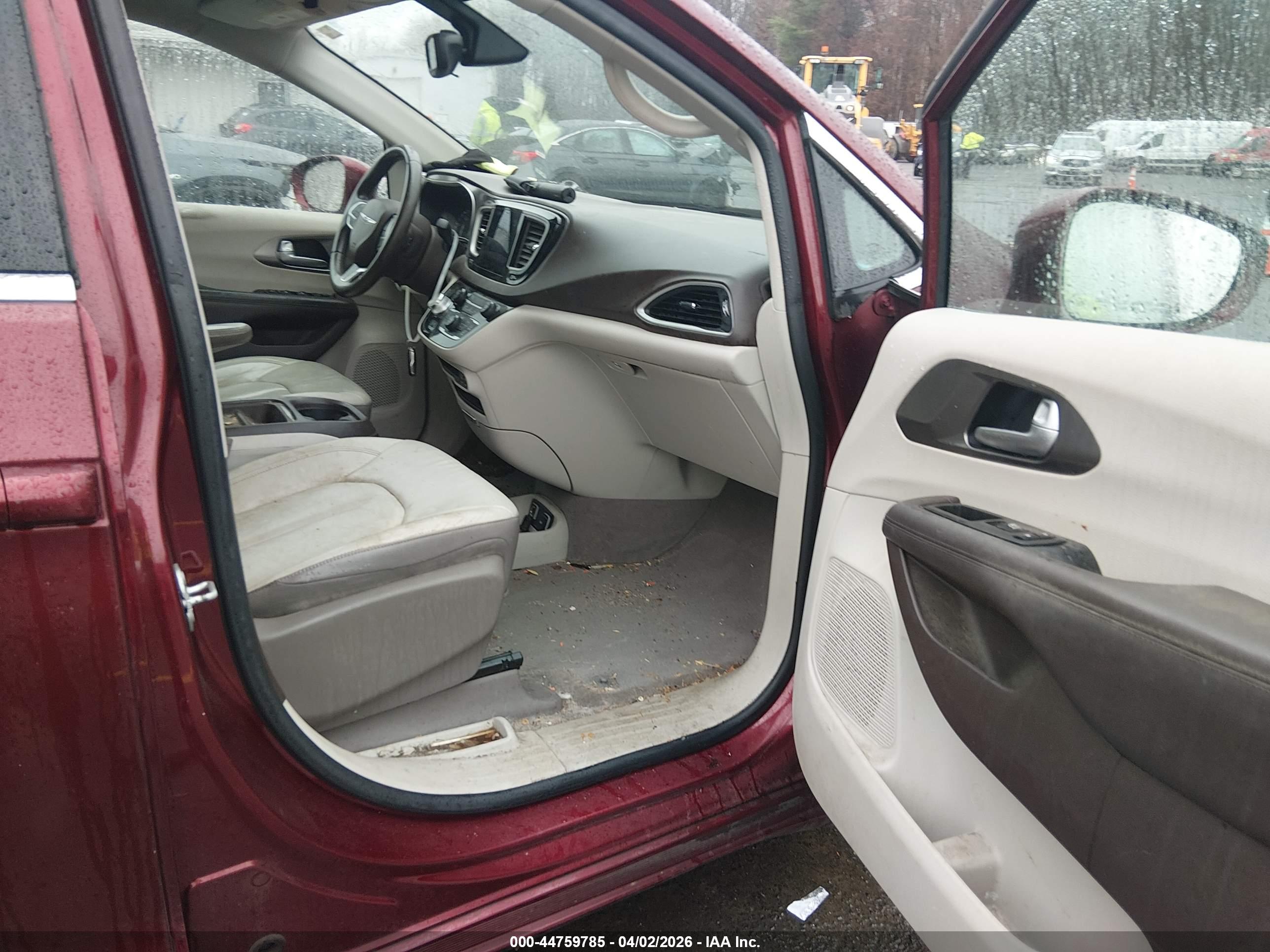 CHRYSLER PACIFICA image 5