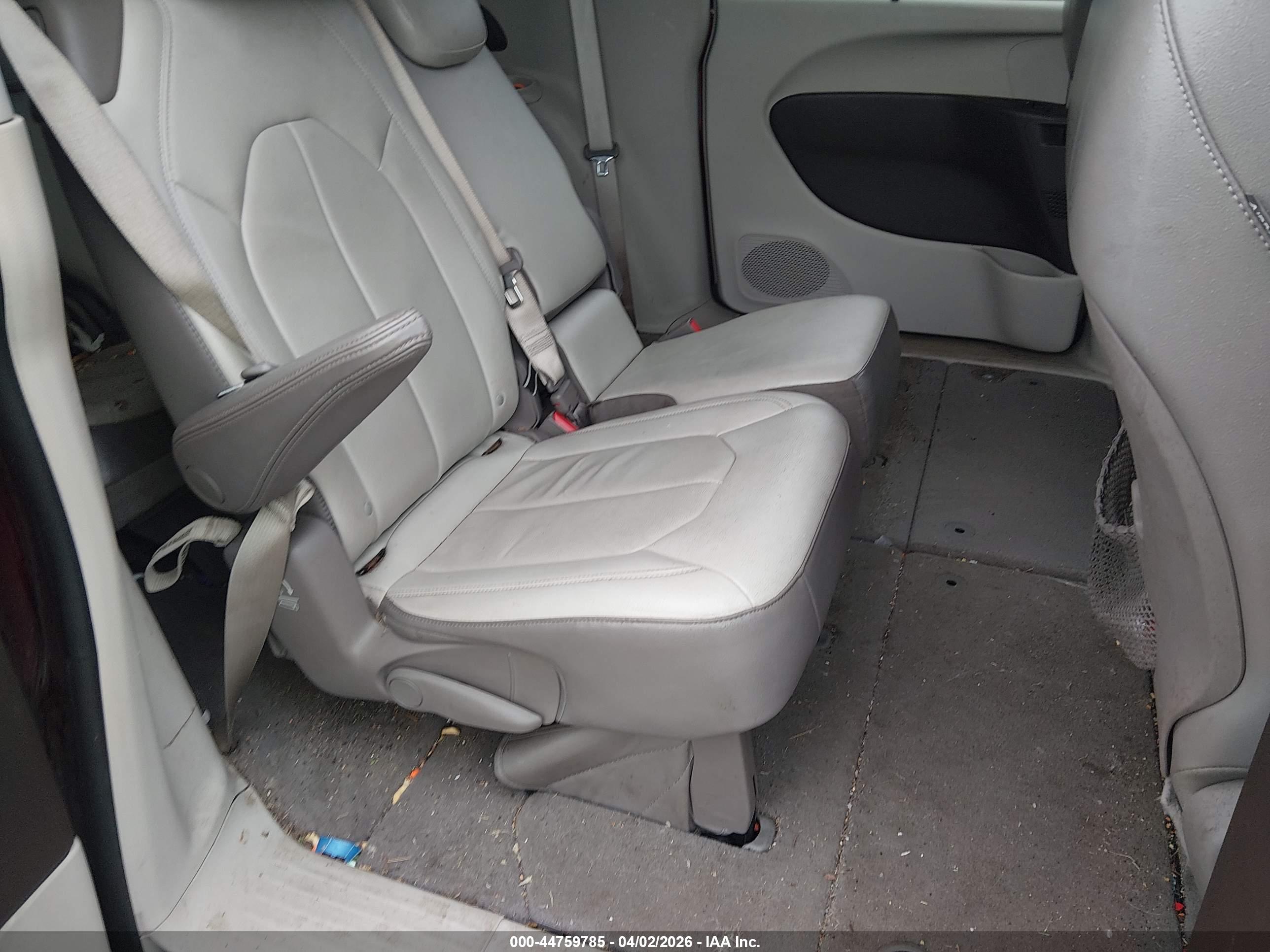 CHRYSLER PACIFICA image 8