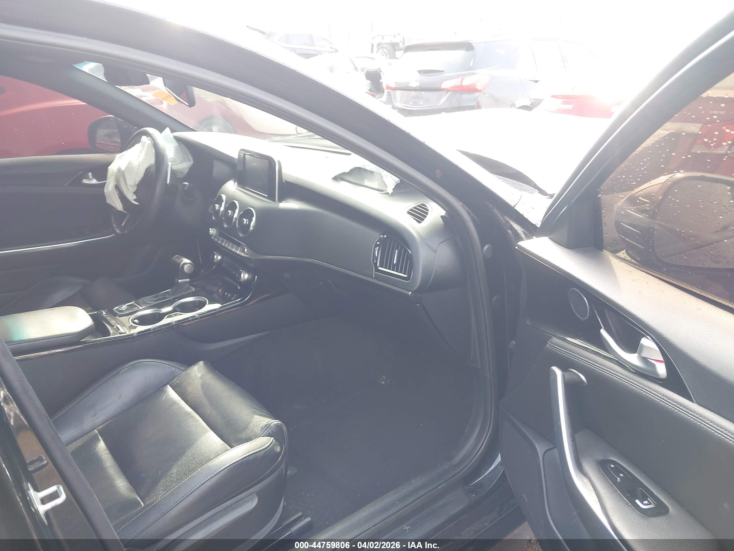 KIA STINGER image 5