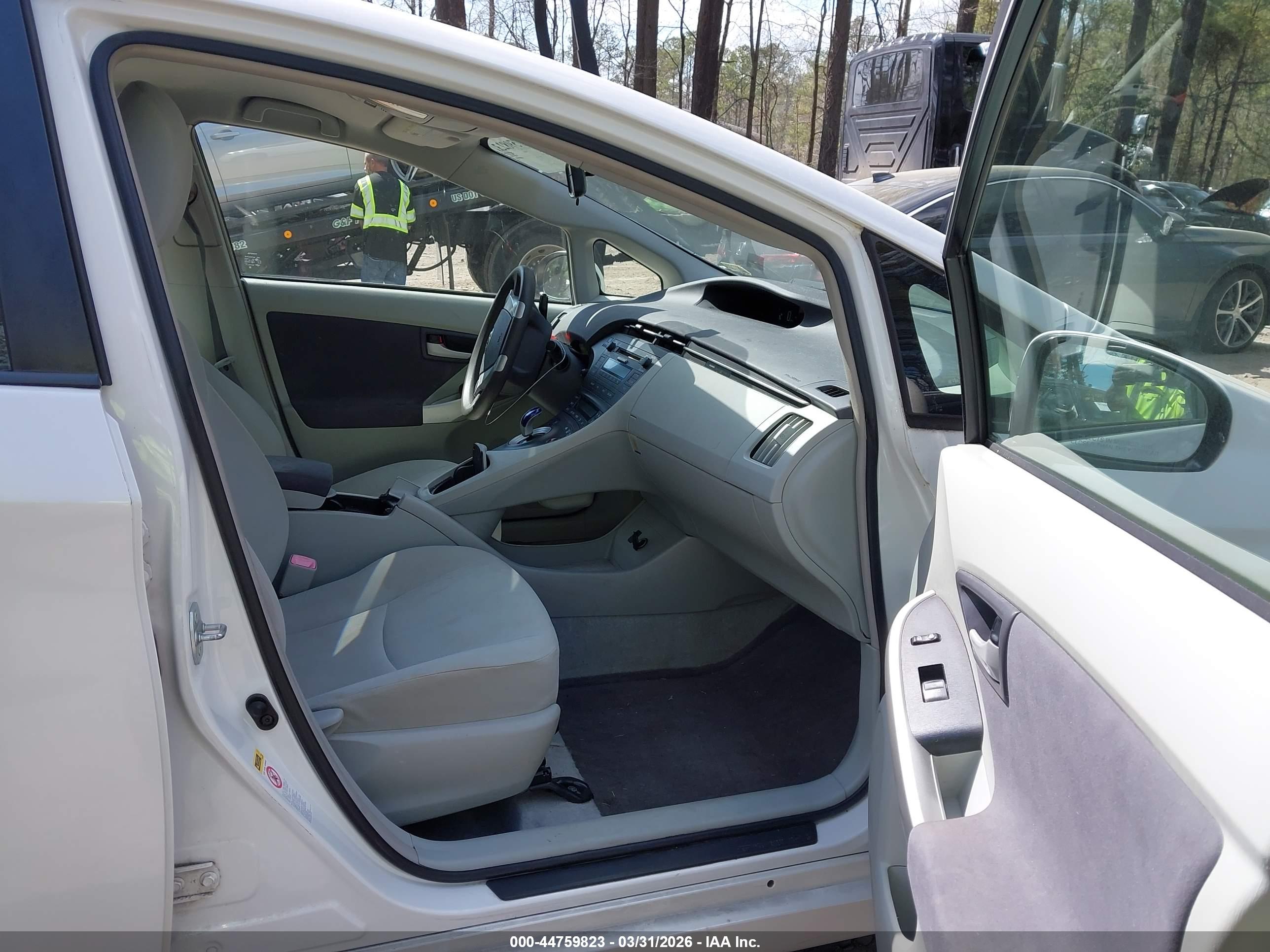 TOYOTA PRIUS image 5