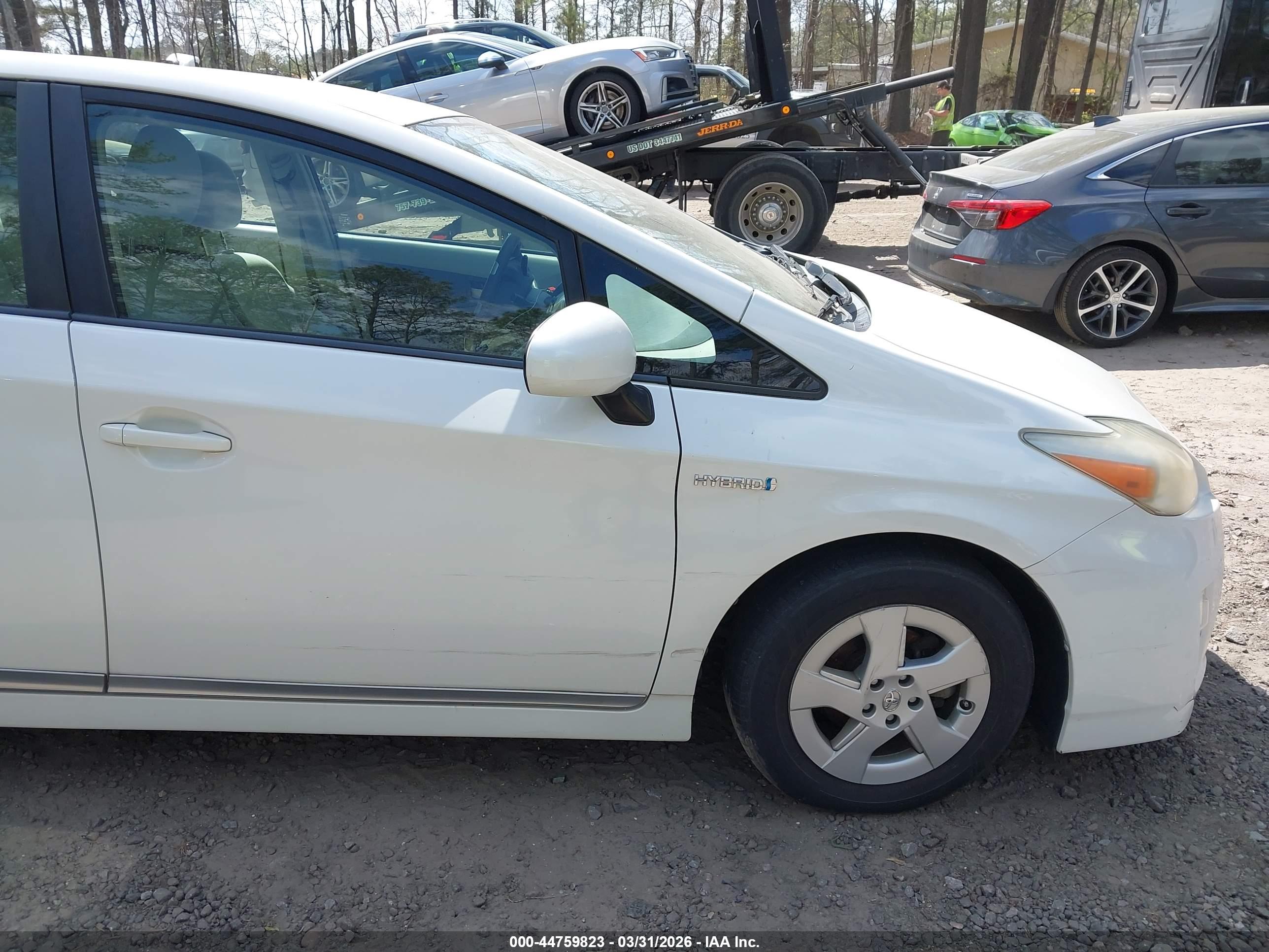 TOYOTA PRIUS image 6