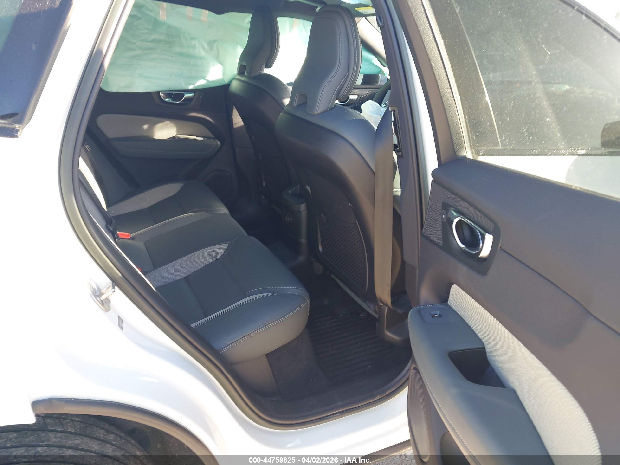 VOLVO XC60 image 8