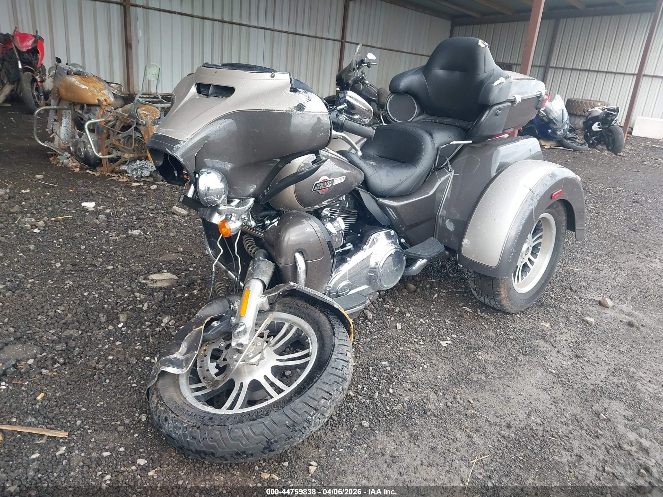 HARLEY-DAVIDSON FLHTCUTG image 2