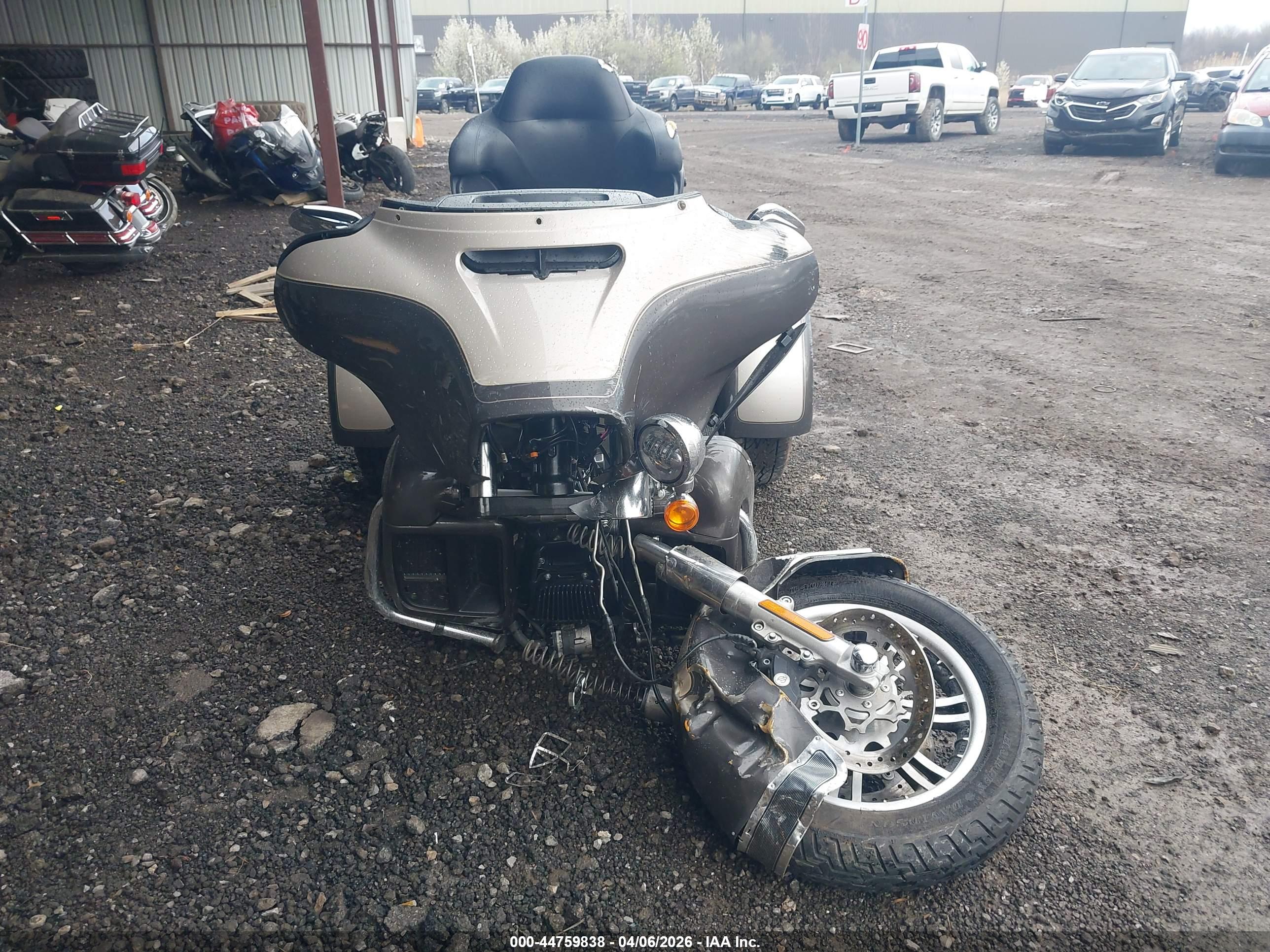HARLEY-DAVIDSON FLHTCUTG image 5