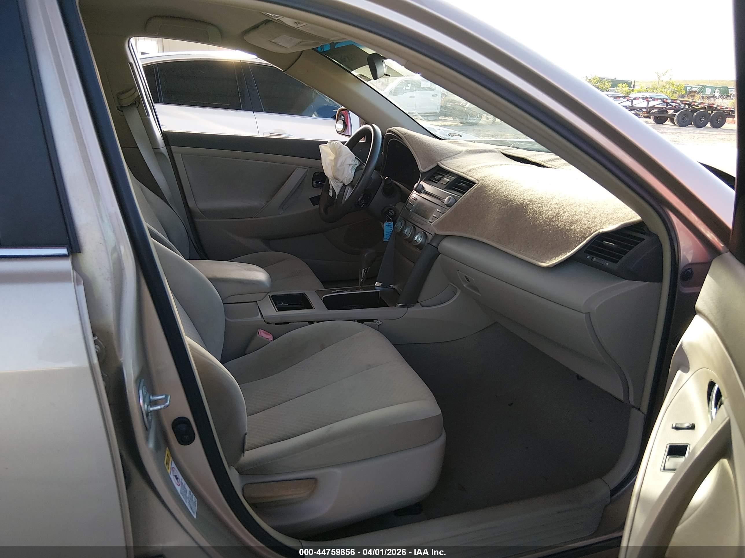 TOYOTA CAMRY image 5