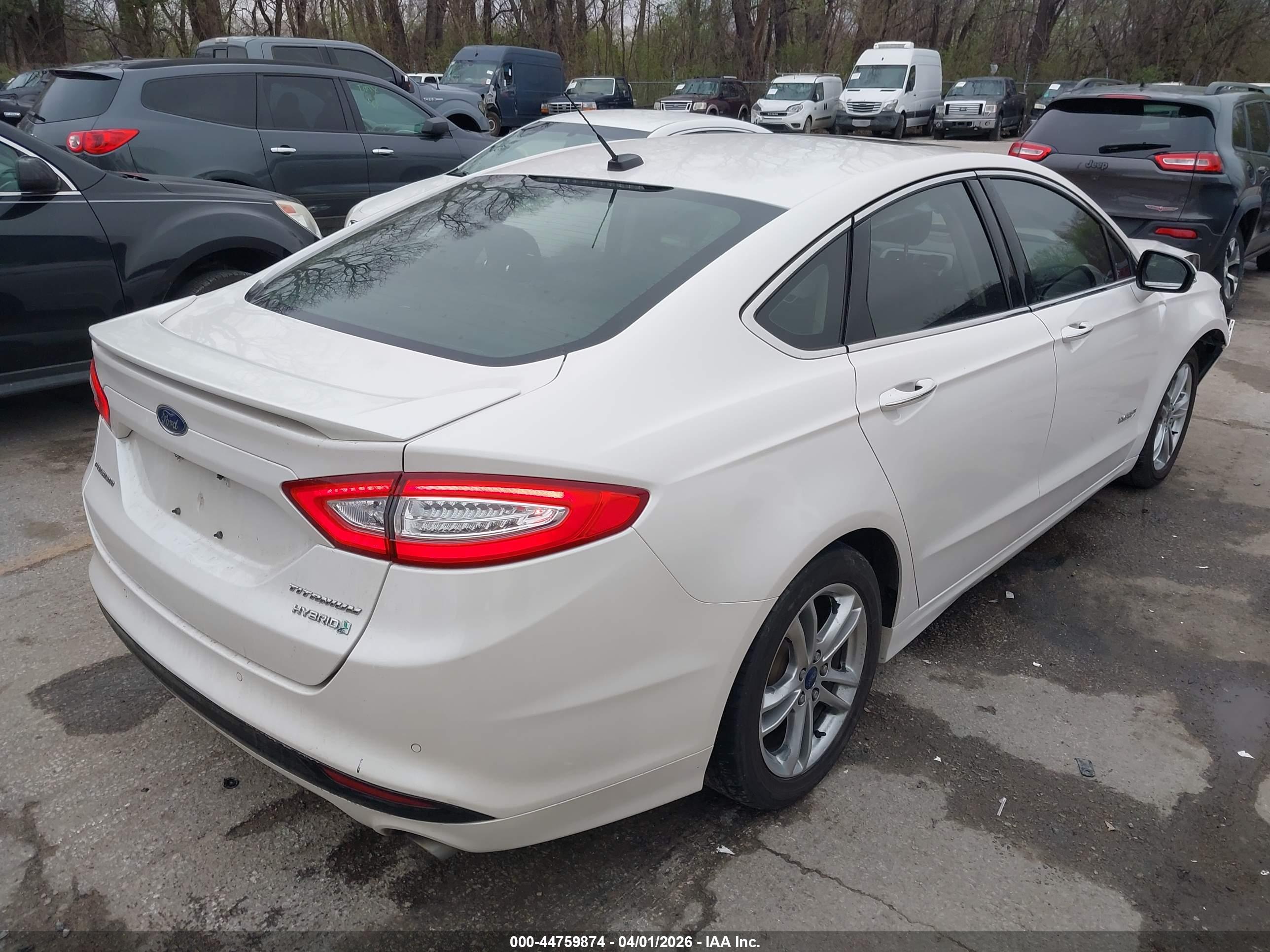 FORD FUSION image 4