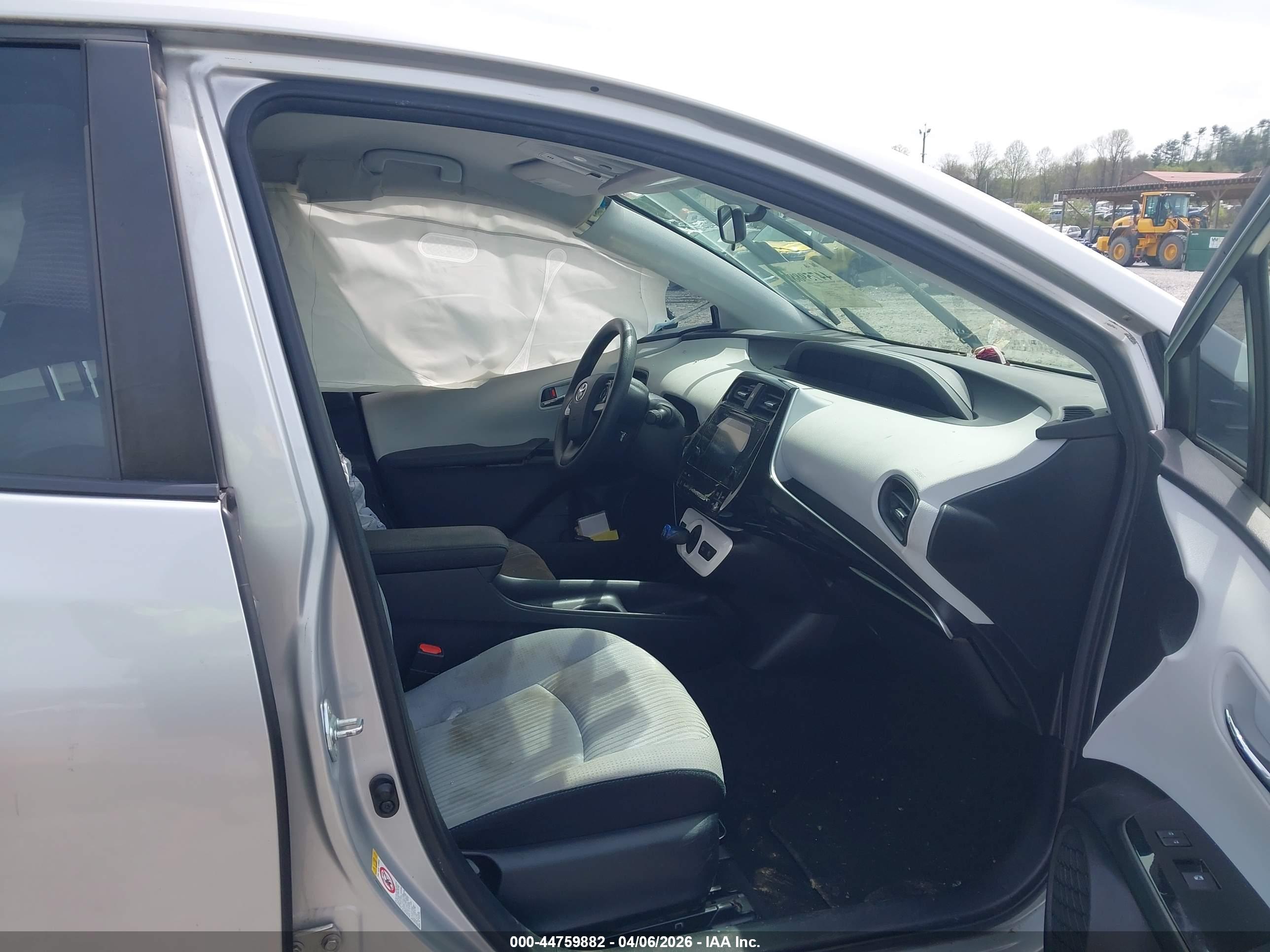 TOYOTA PRIUS image 5