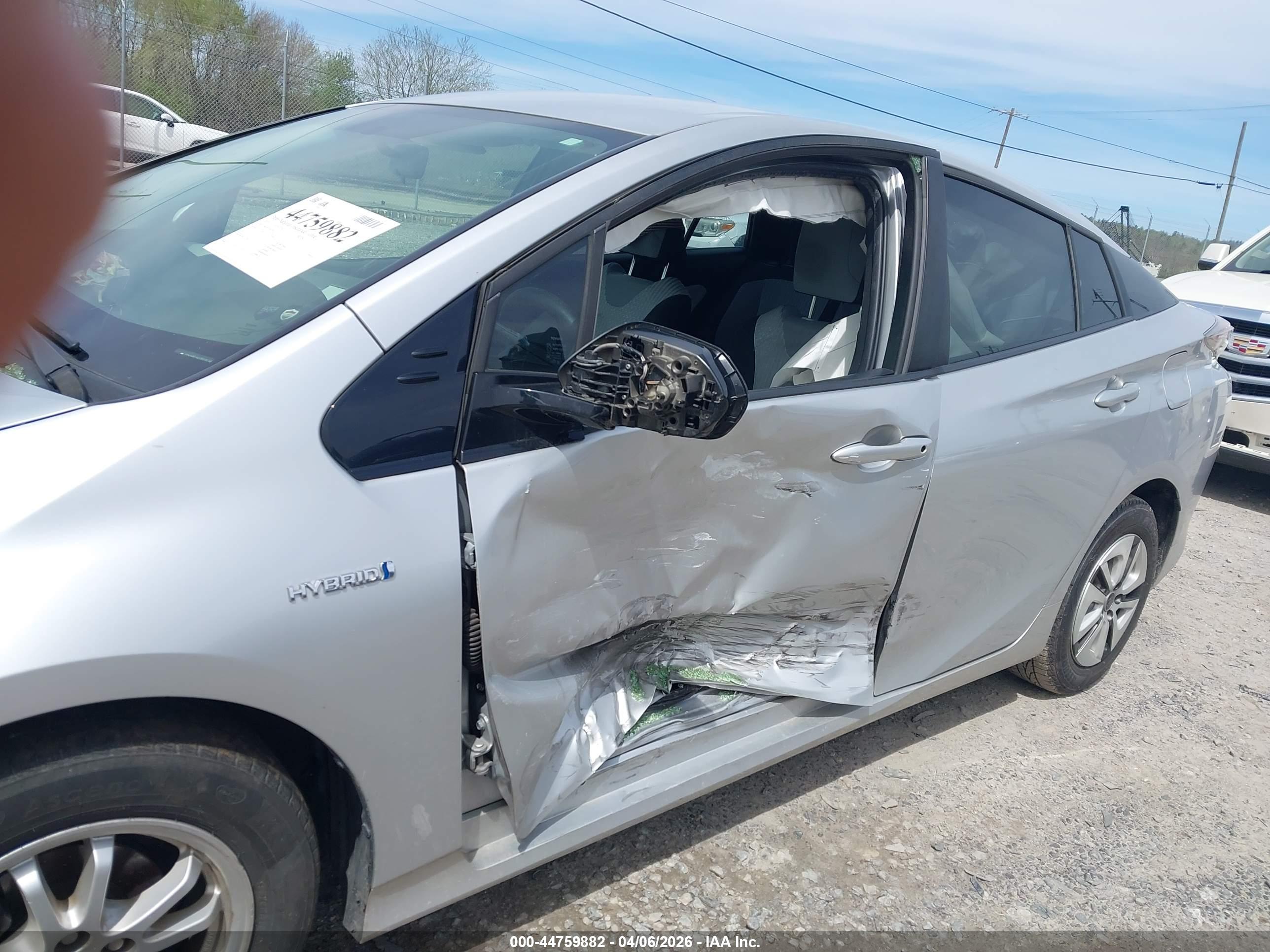 TOYOTA PRIUS image 6