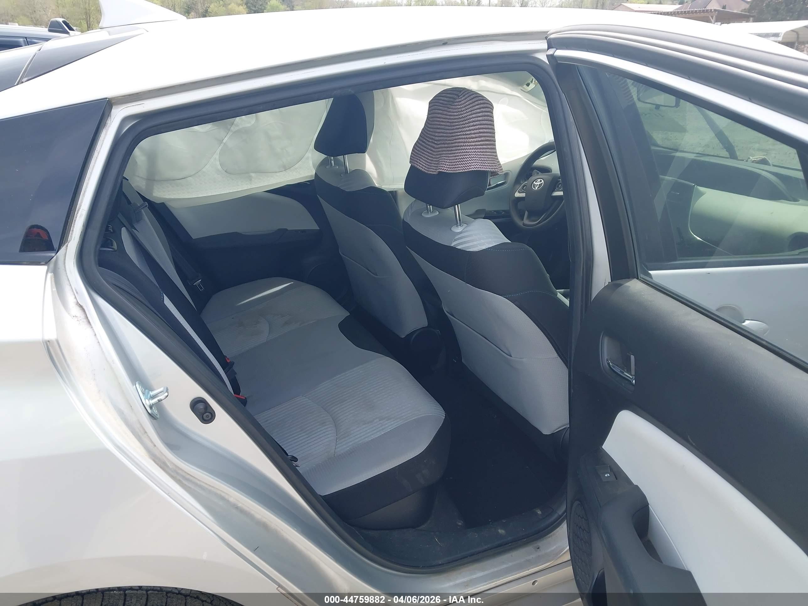 TOYOTA PRIUS image 8