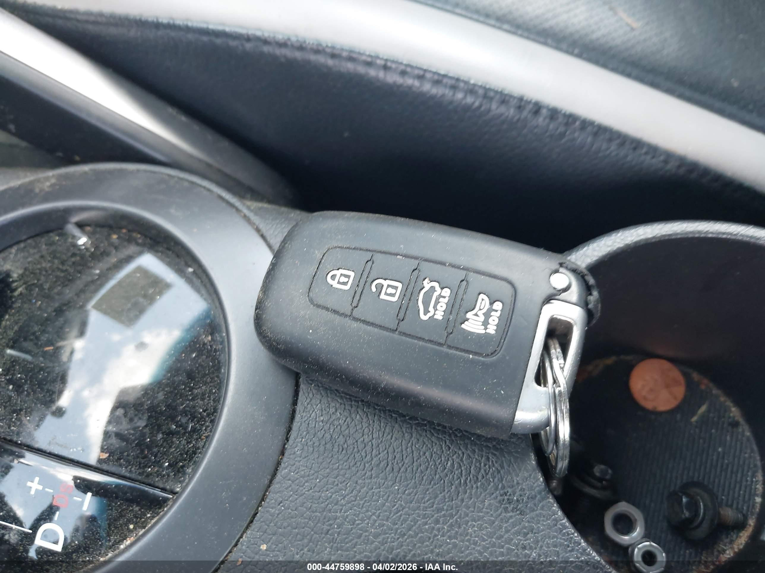 HYUNDAI VELOSTER image 11