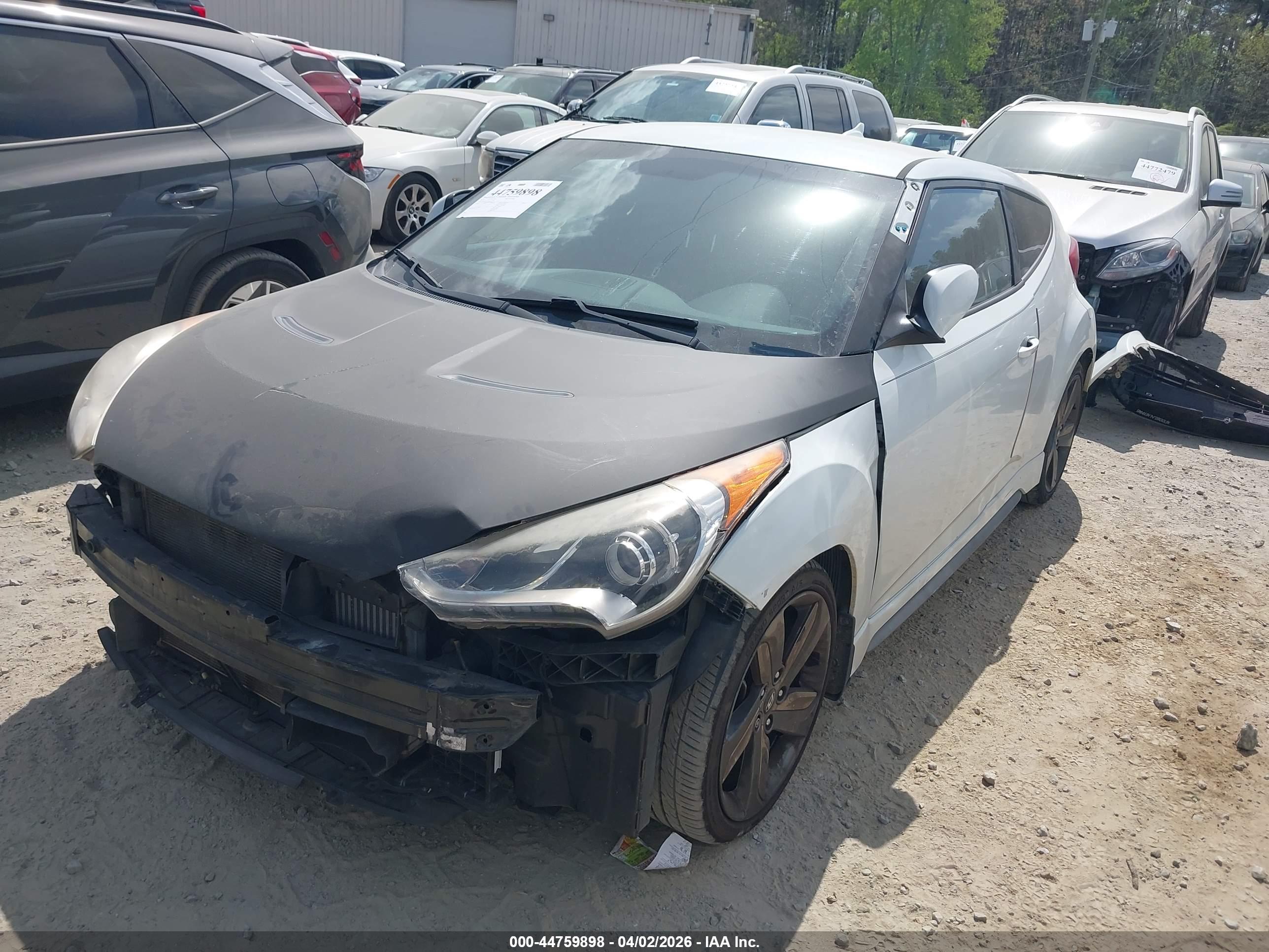 HYUNDAI VELOSTER image 2