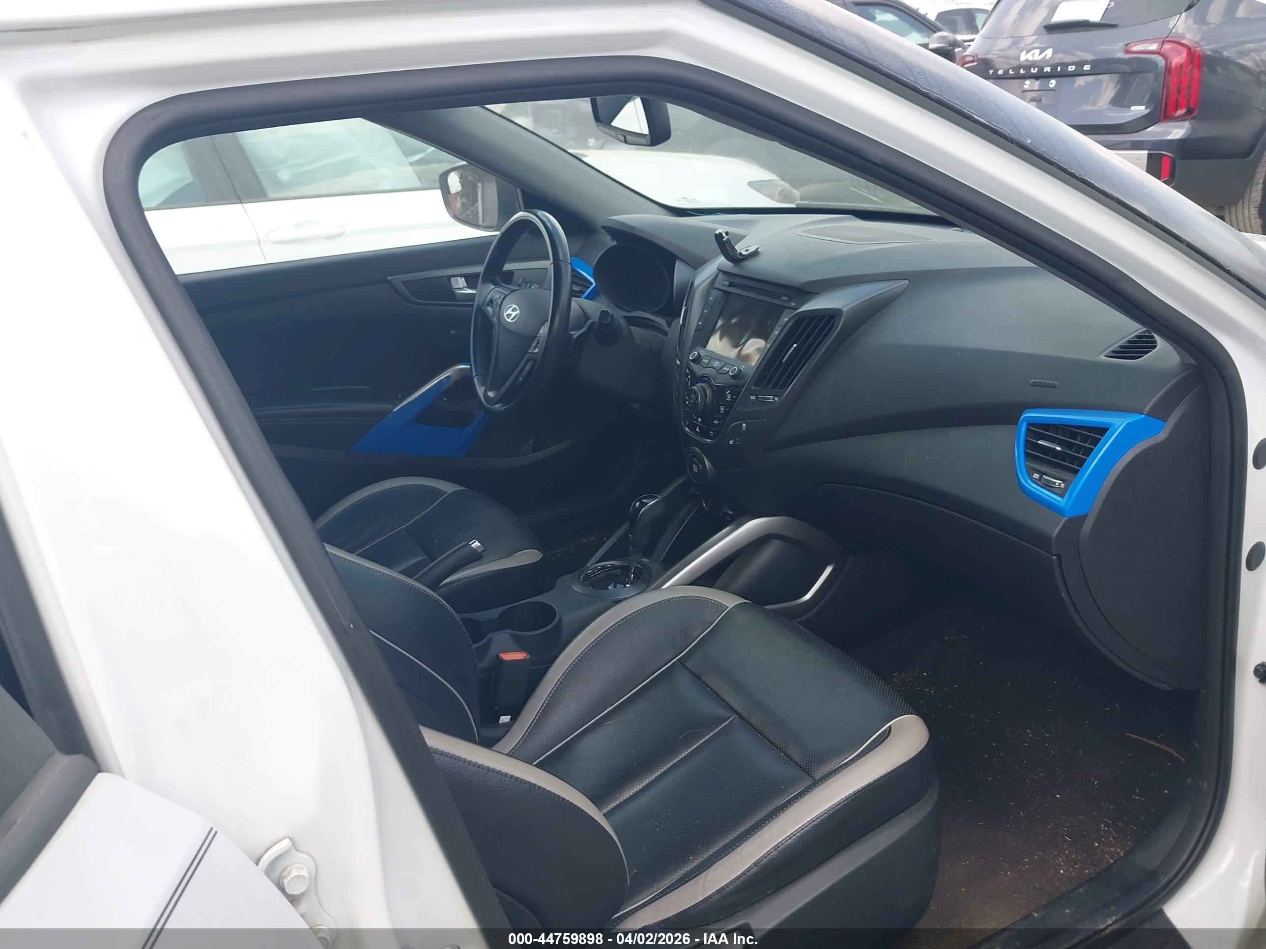 HYUNDAI VELOSTER image 5