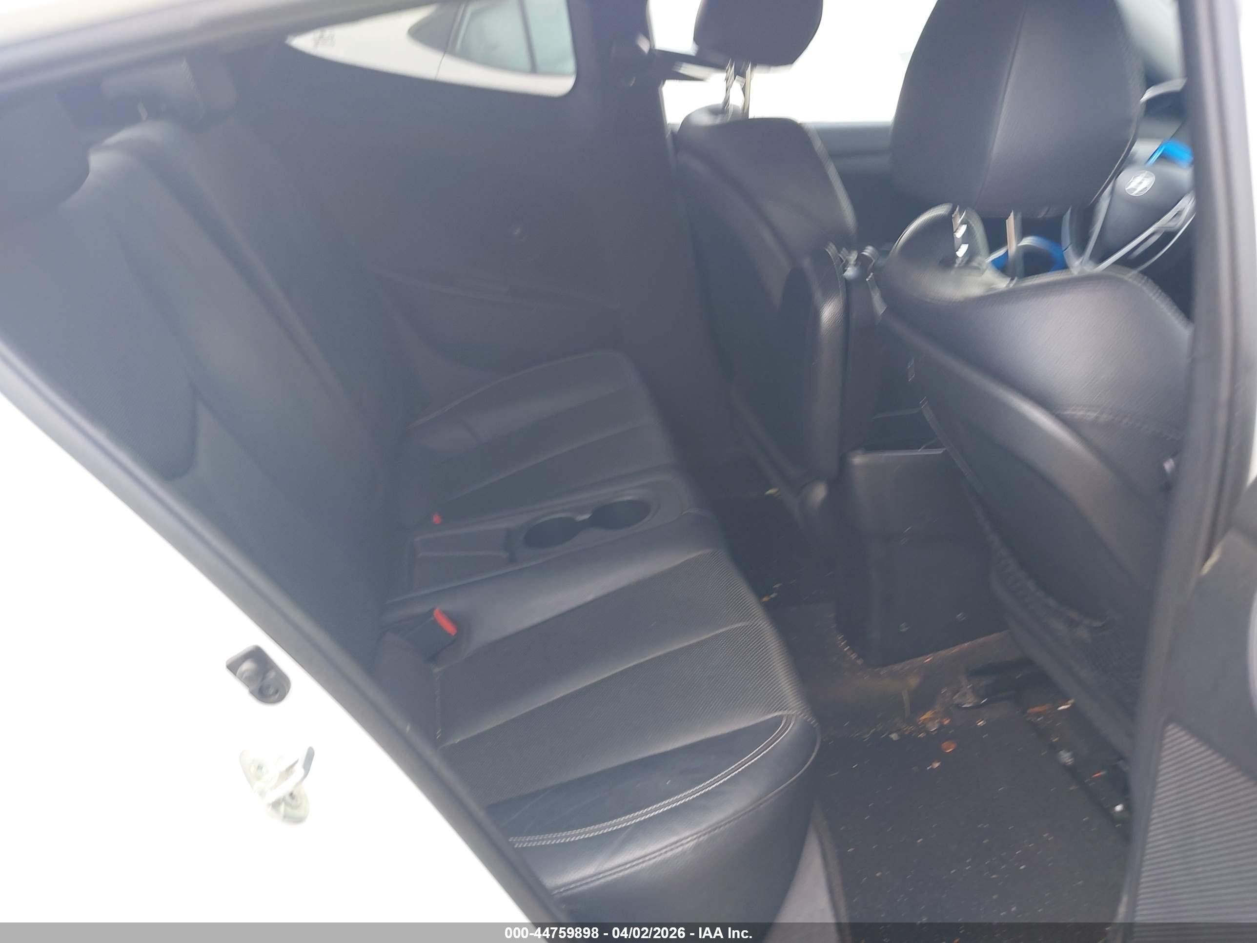 HYUNDAI VELOSTER image 8