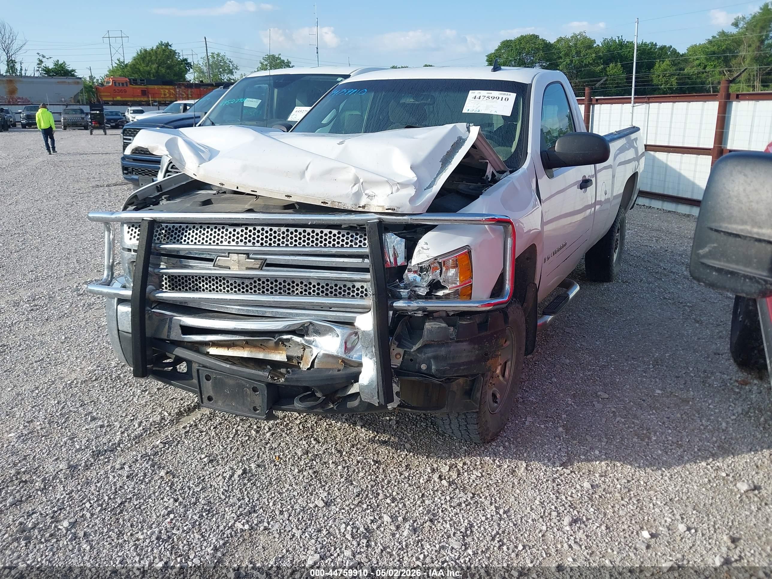 CHEVROLET SILVERADO image 2