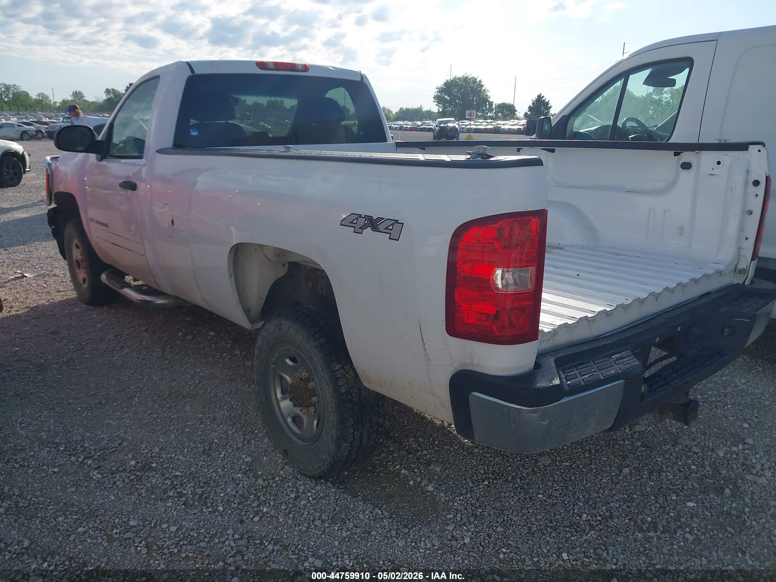 CHEVROLET SILVERADO image 3