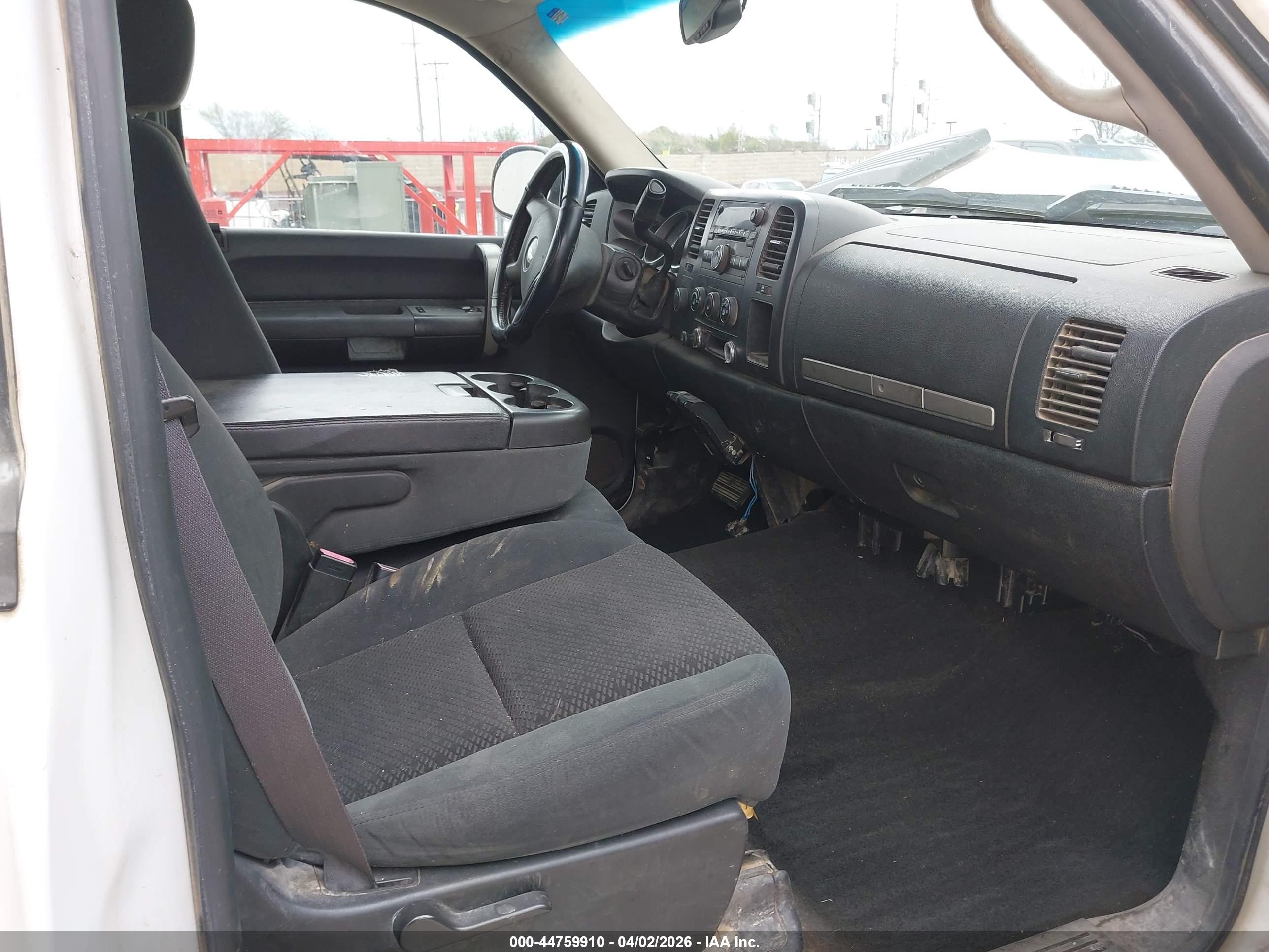CHEVROLET SILVERADO image 5